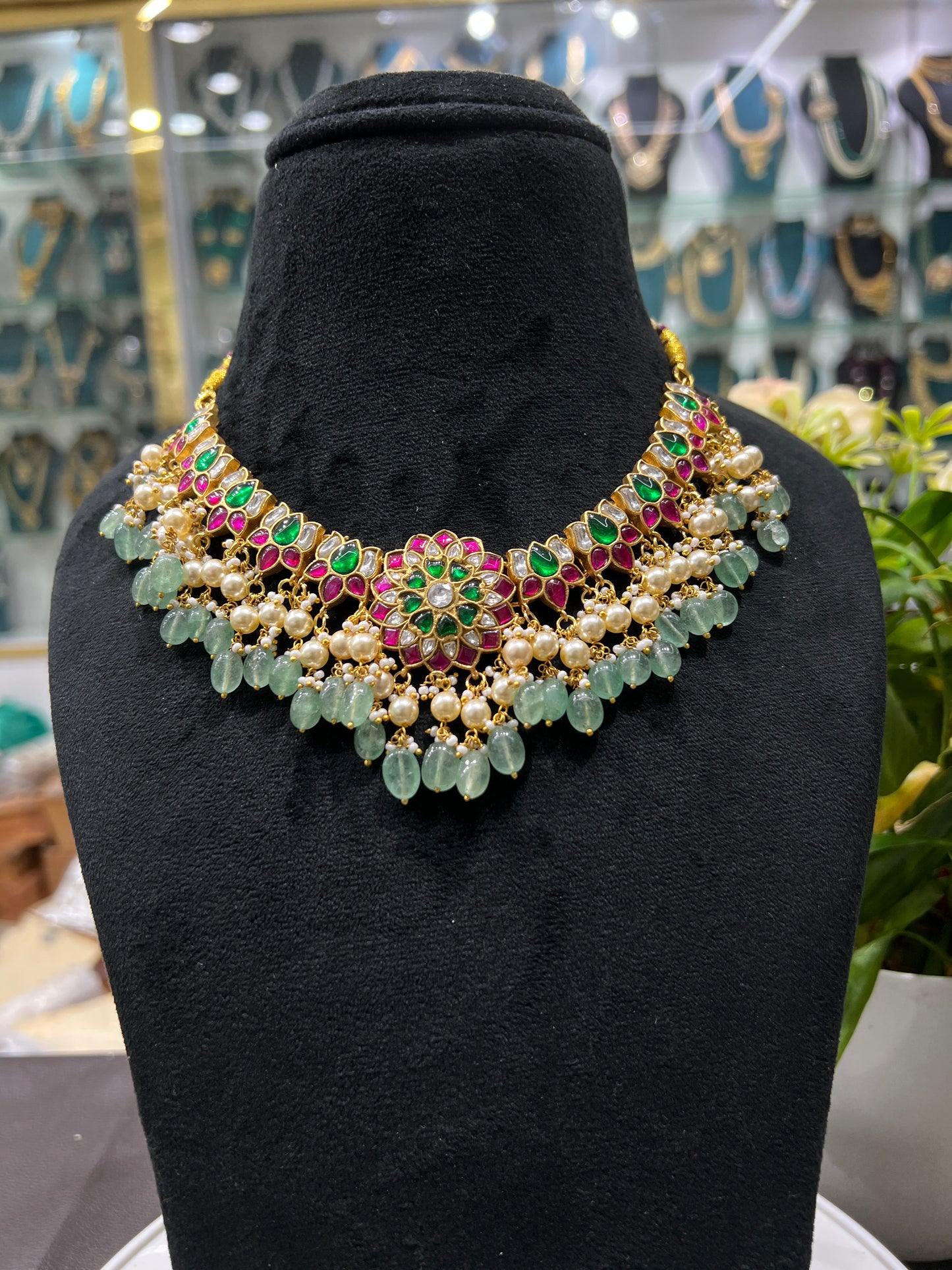 JADAUKUNDAN NECKLACE