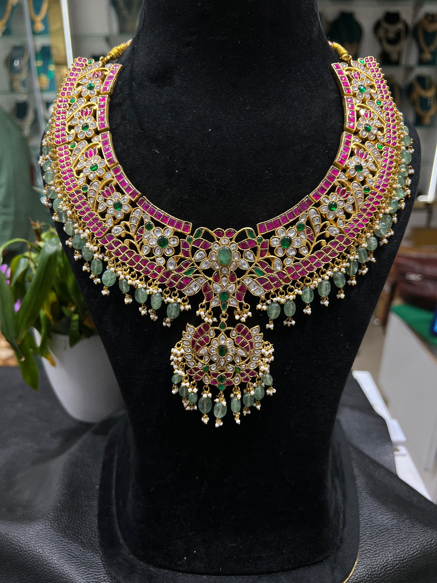 JADAUKUNDAN NECKLACE