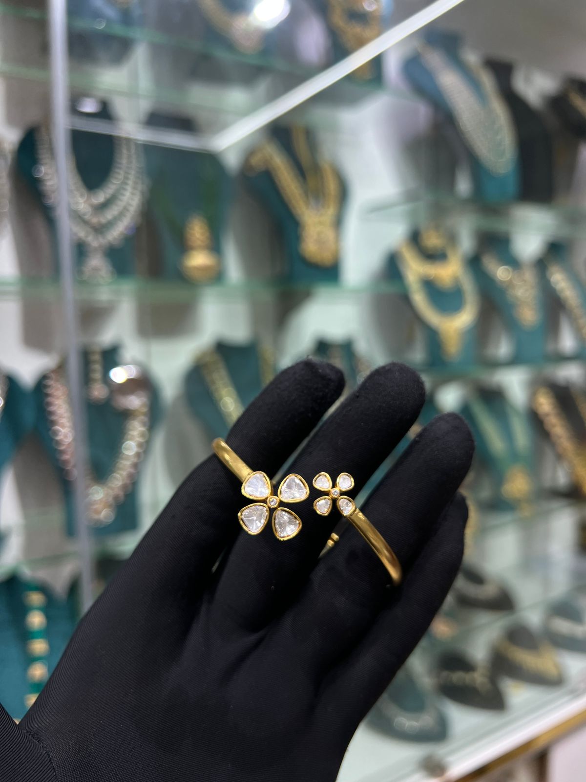 MOSSONITE KADA