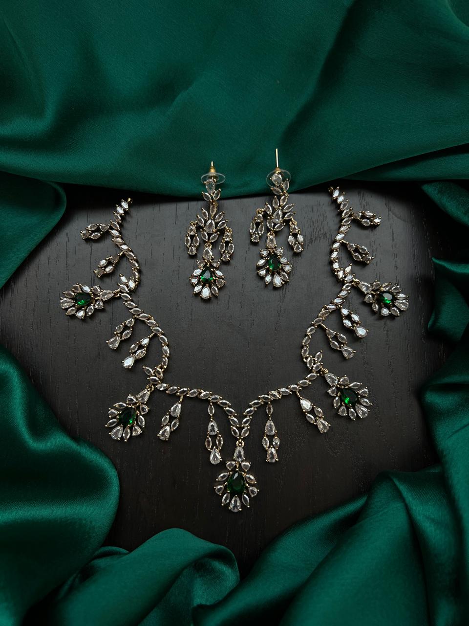 Mehandi polish fancy necklace