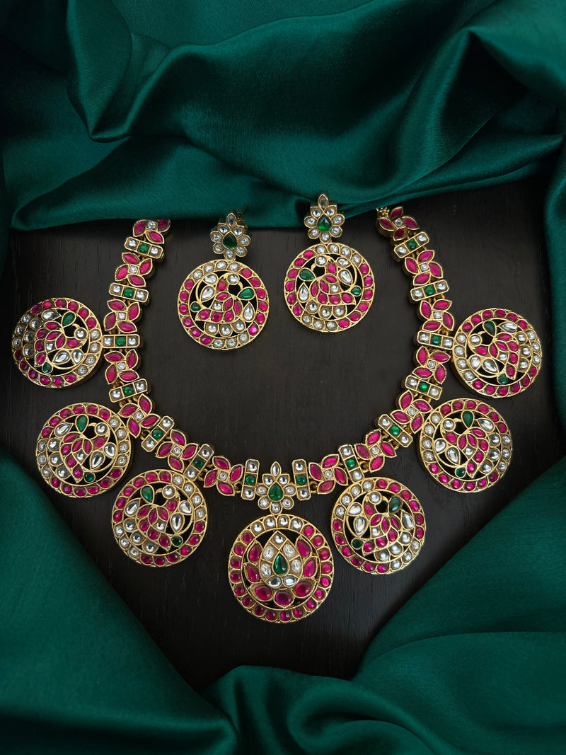 Short Bottumala and earrings