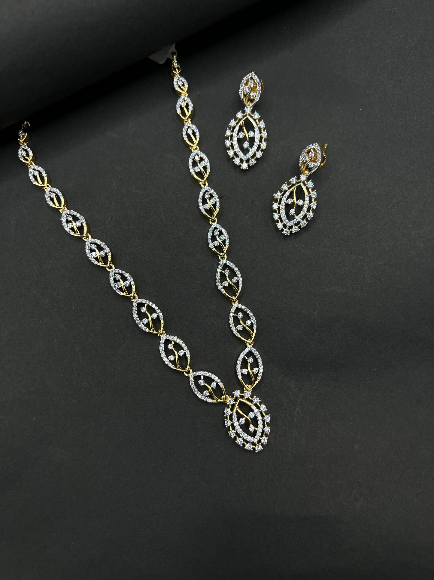 GJ NECKLACE AND EARRINGS