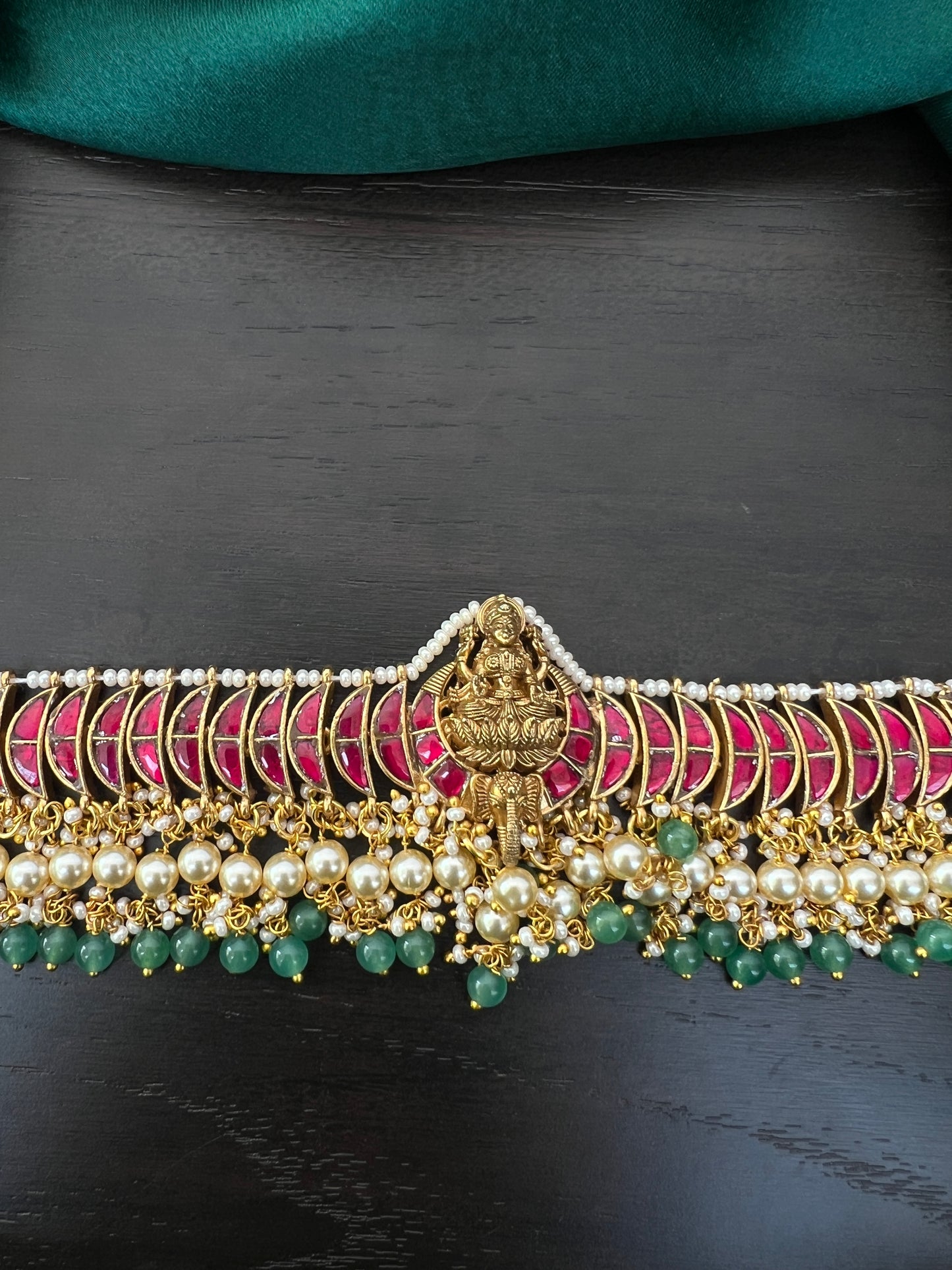 Kundan choker