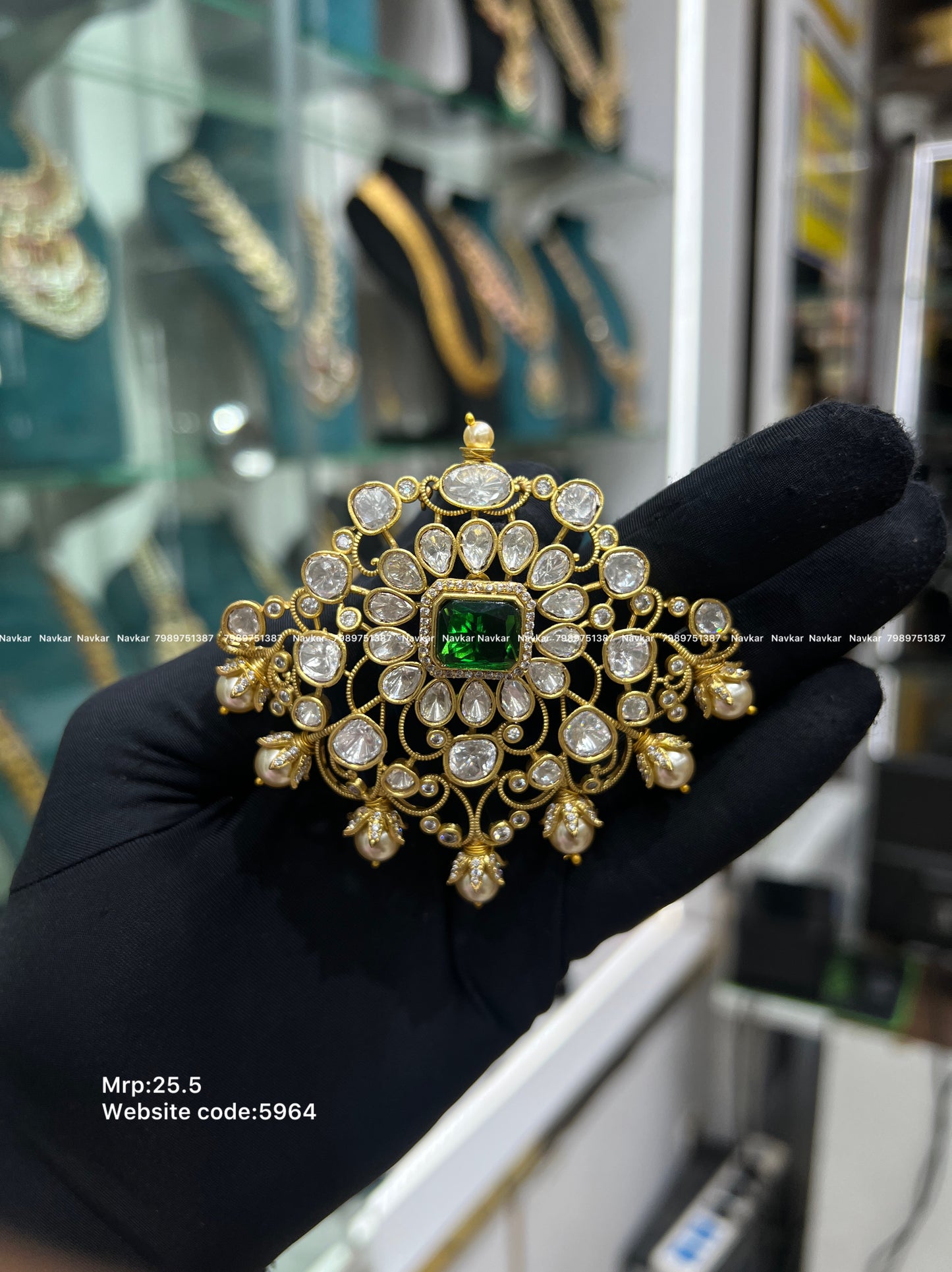 Mossnite locket