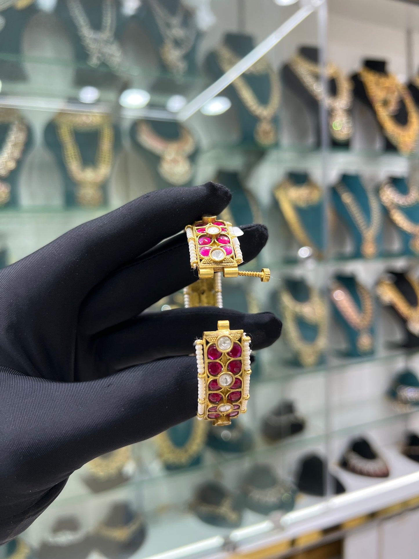 Kundan bangles