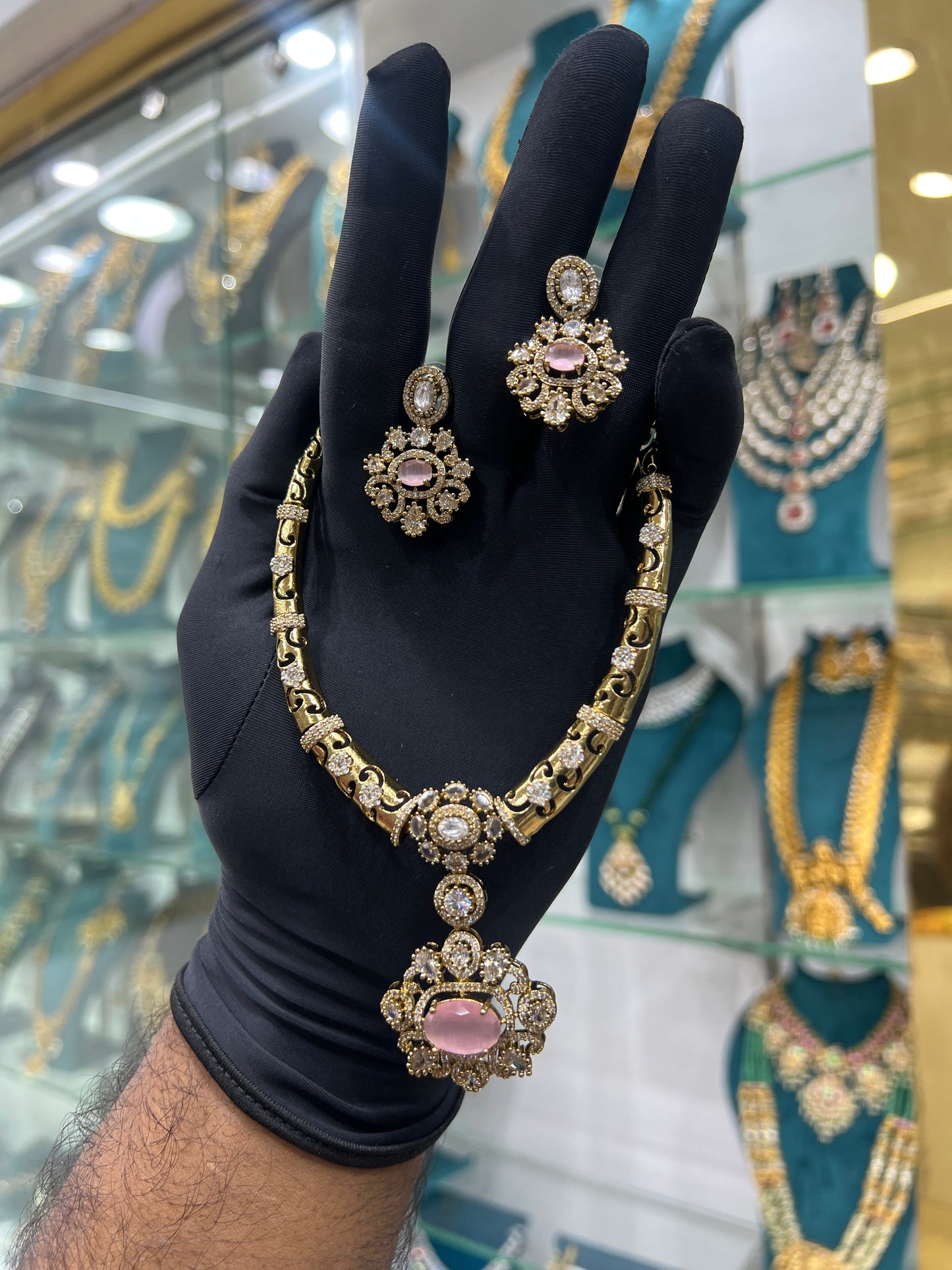 Victoria necklace kante