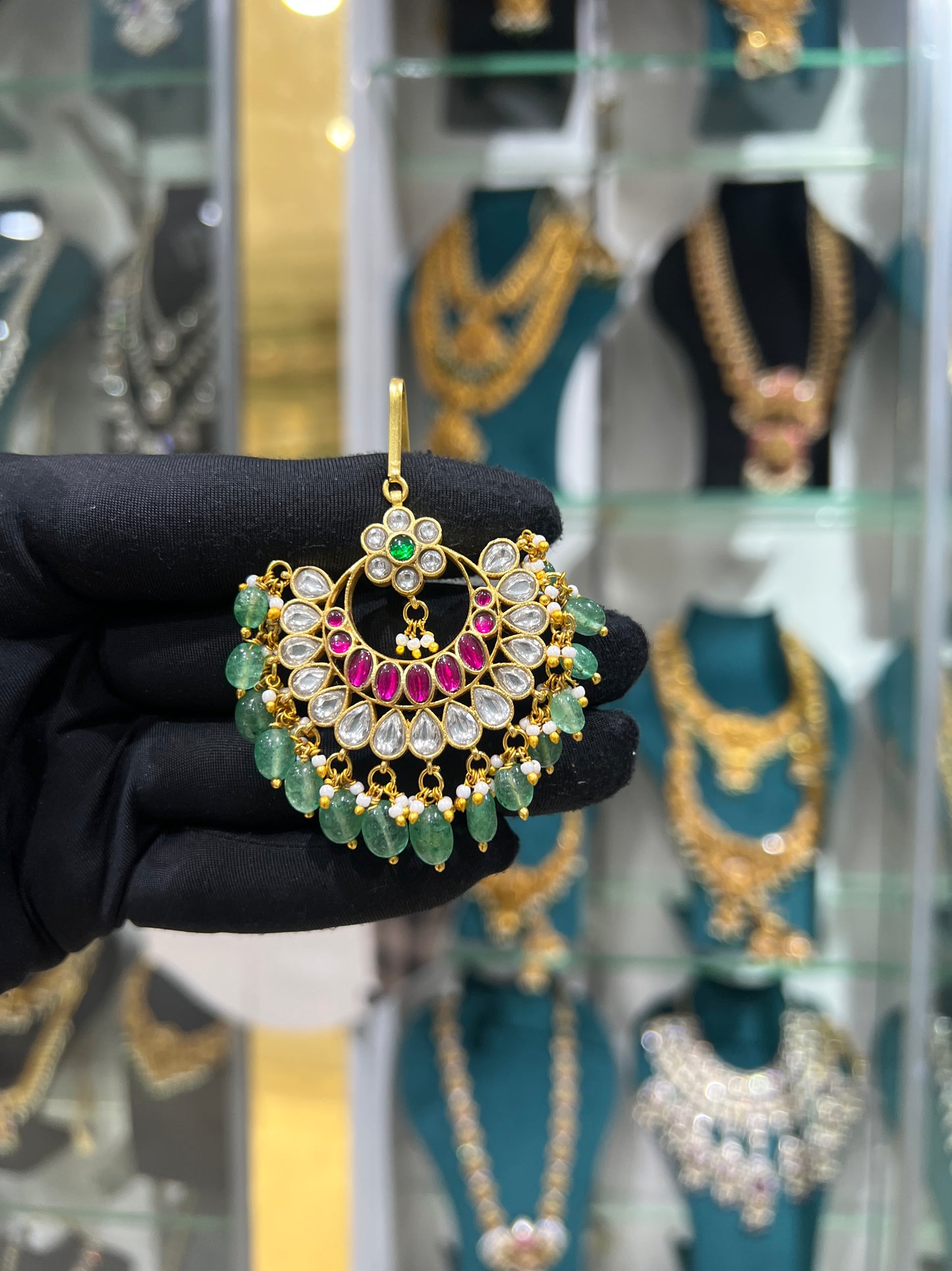 Kundan Tika