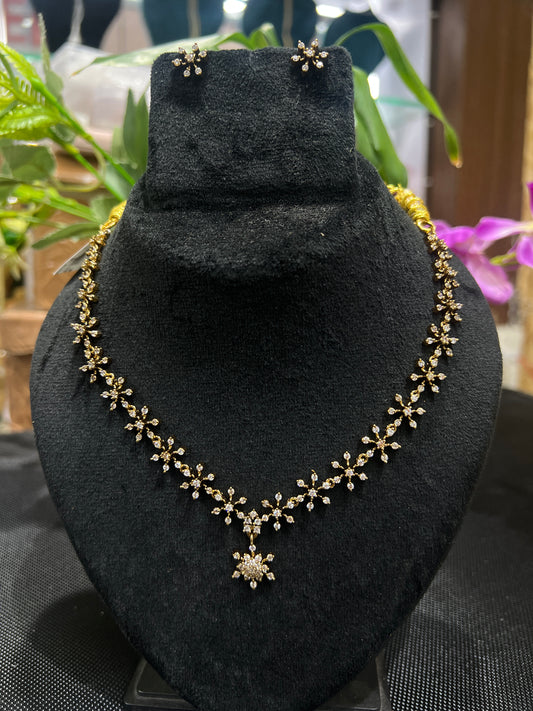 SIMPLE NECKLACE