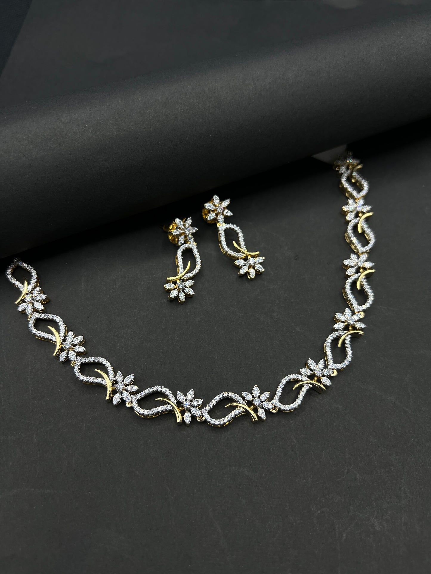 GJ NECKLACE AND EARRINGS