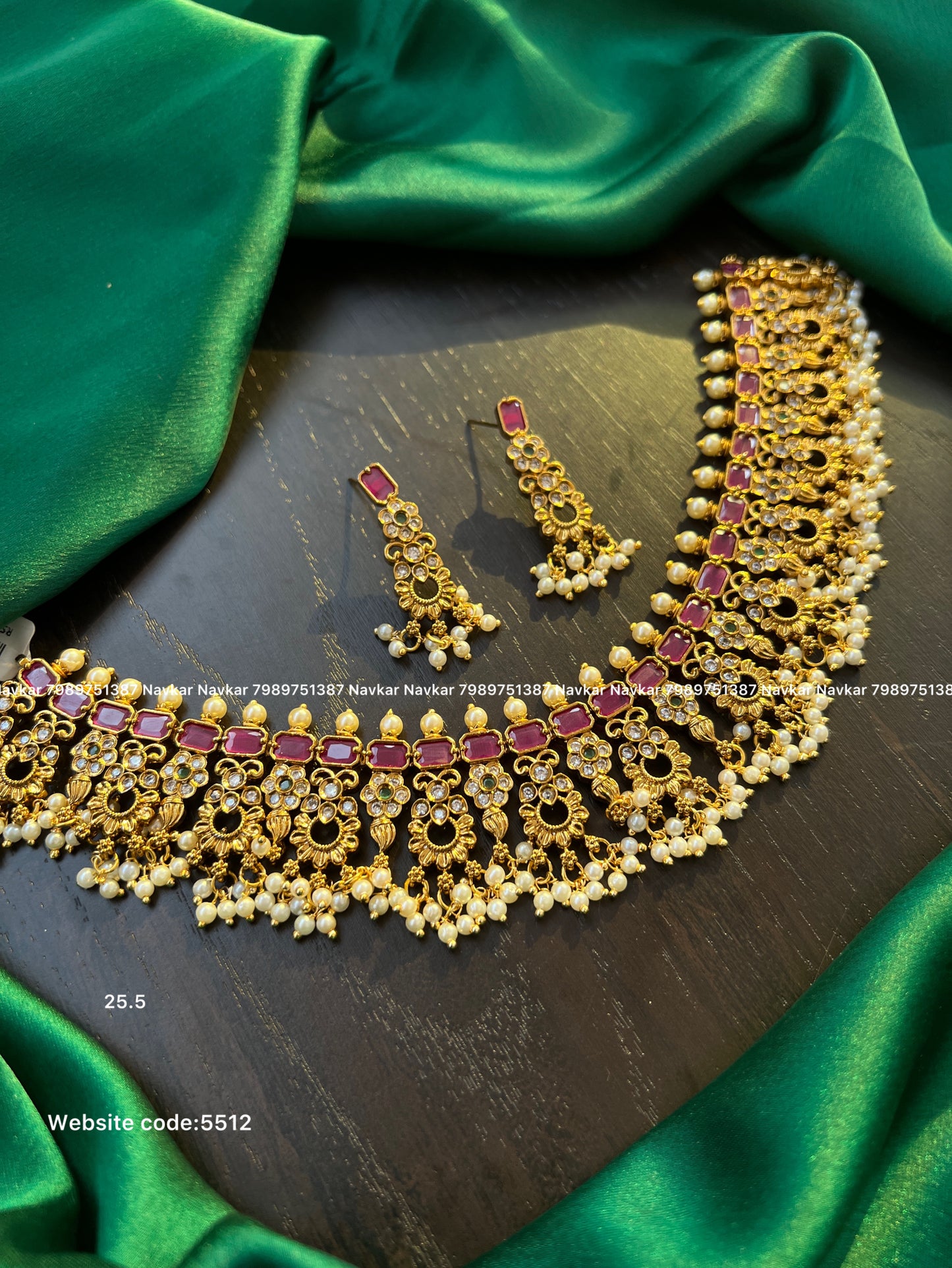 Matt short necklace