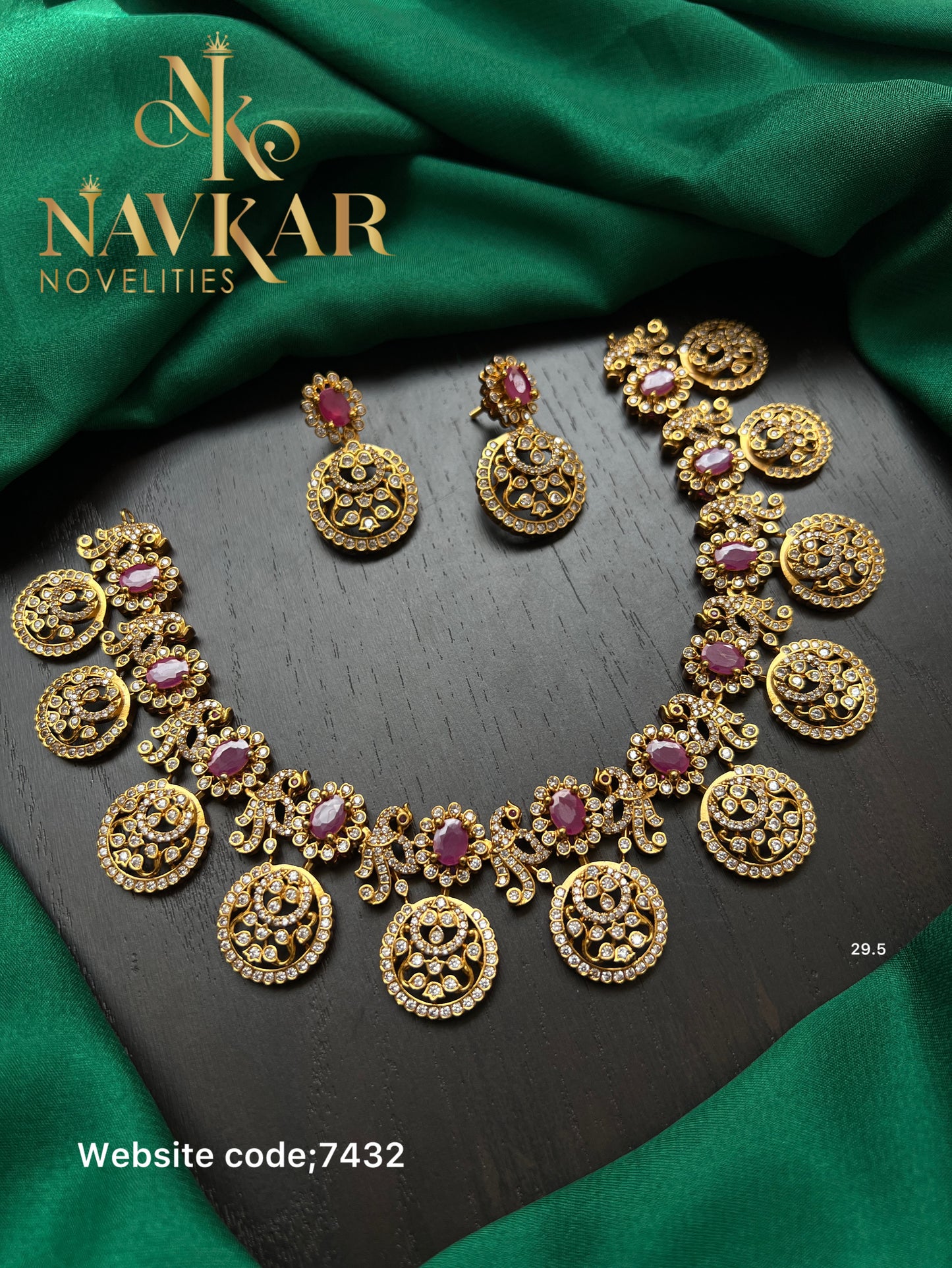 Matt short necklace
