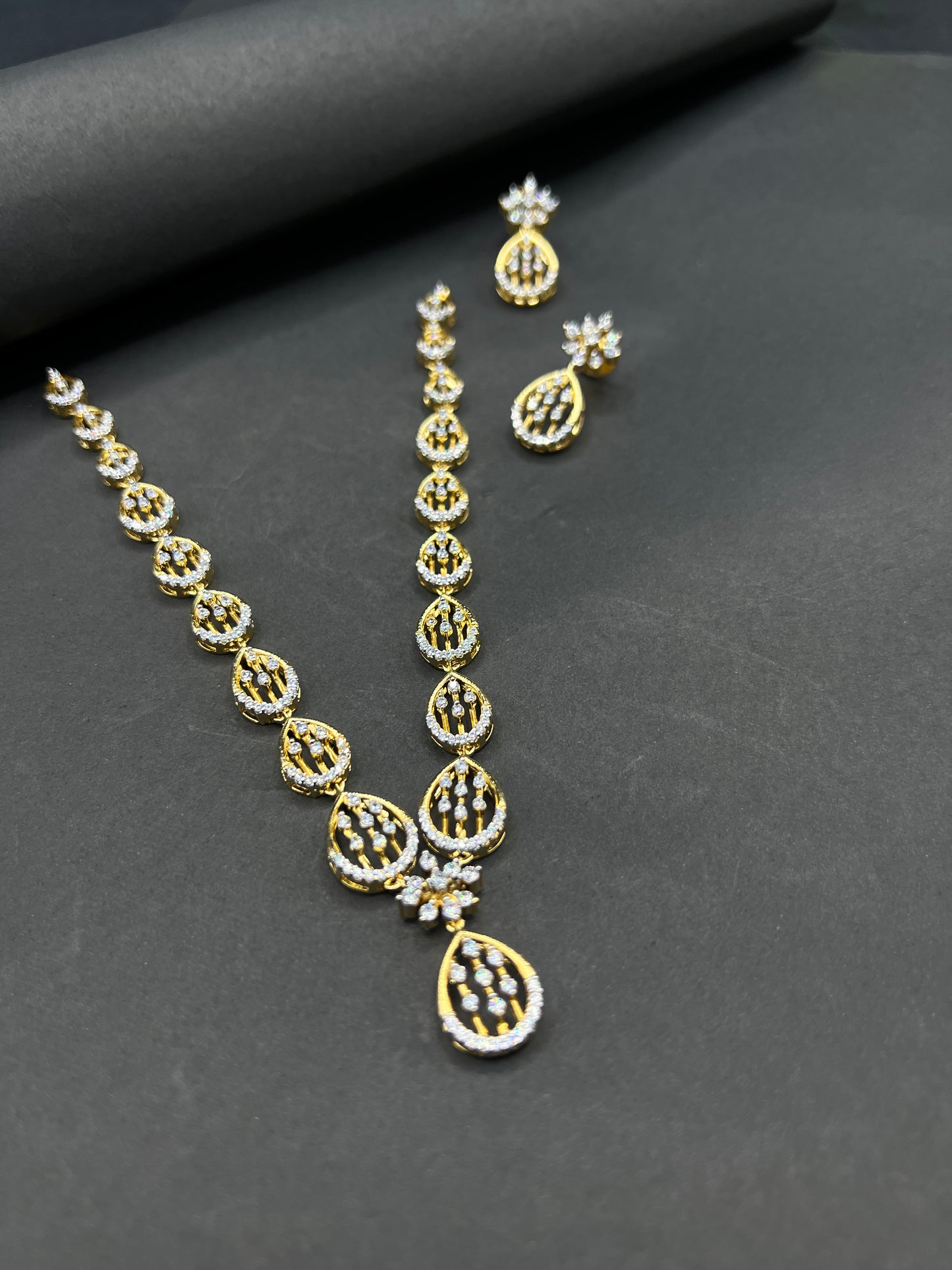 GJ NECKLACE AND EARRINGS