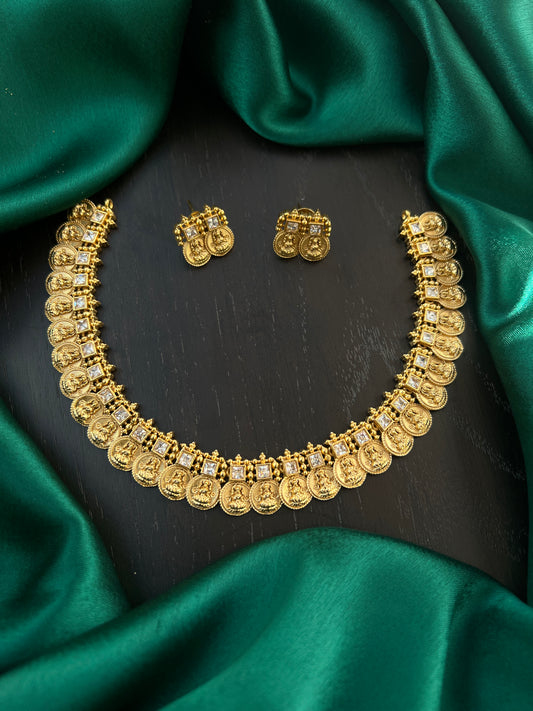 KASU SHORT  NECKLACE