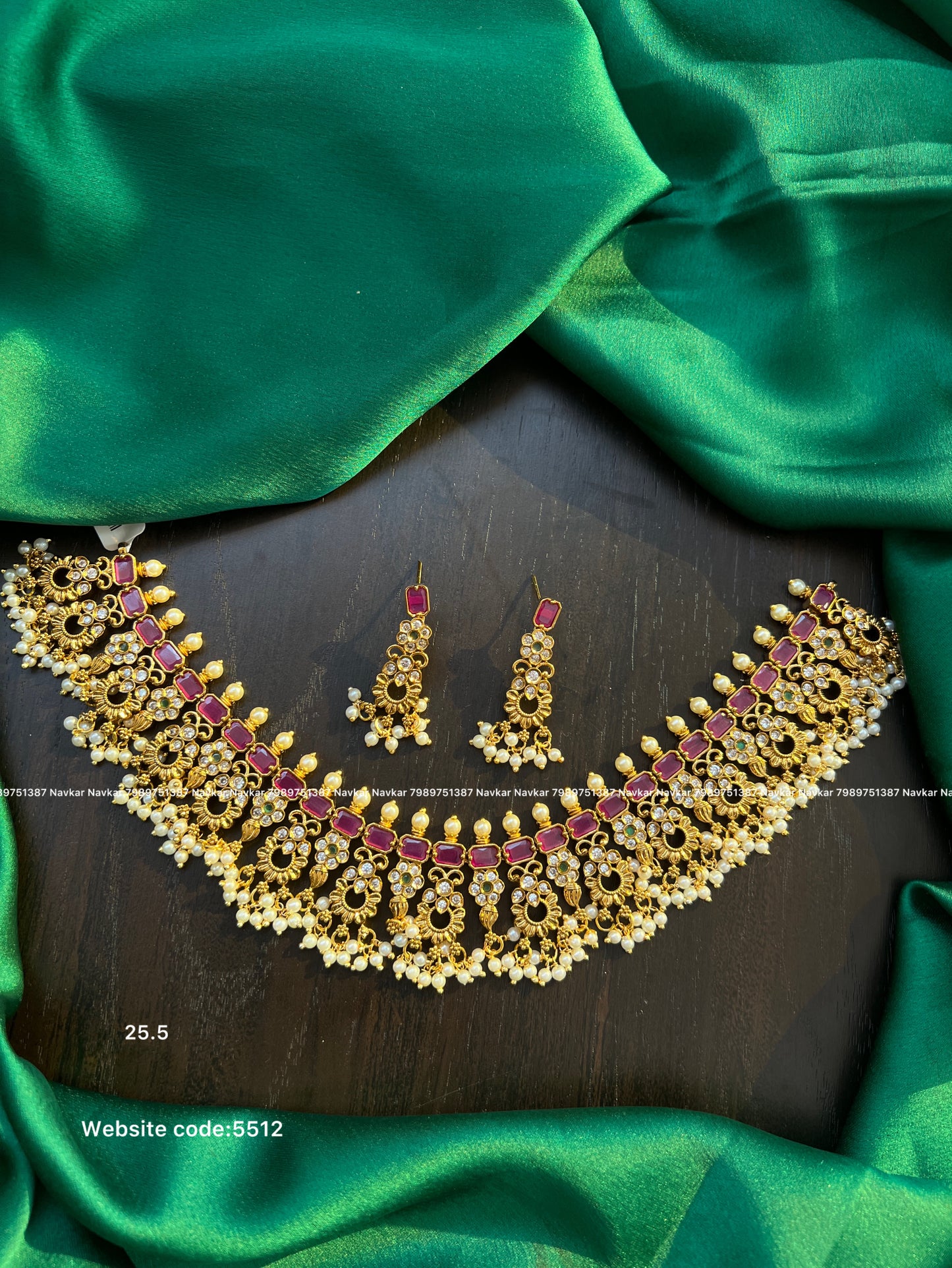 Matt short necklace