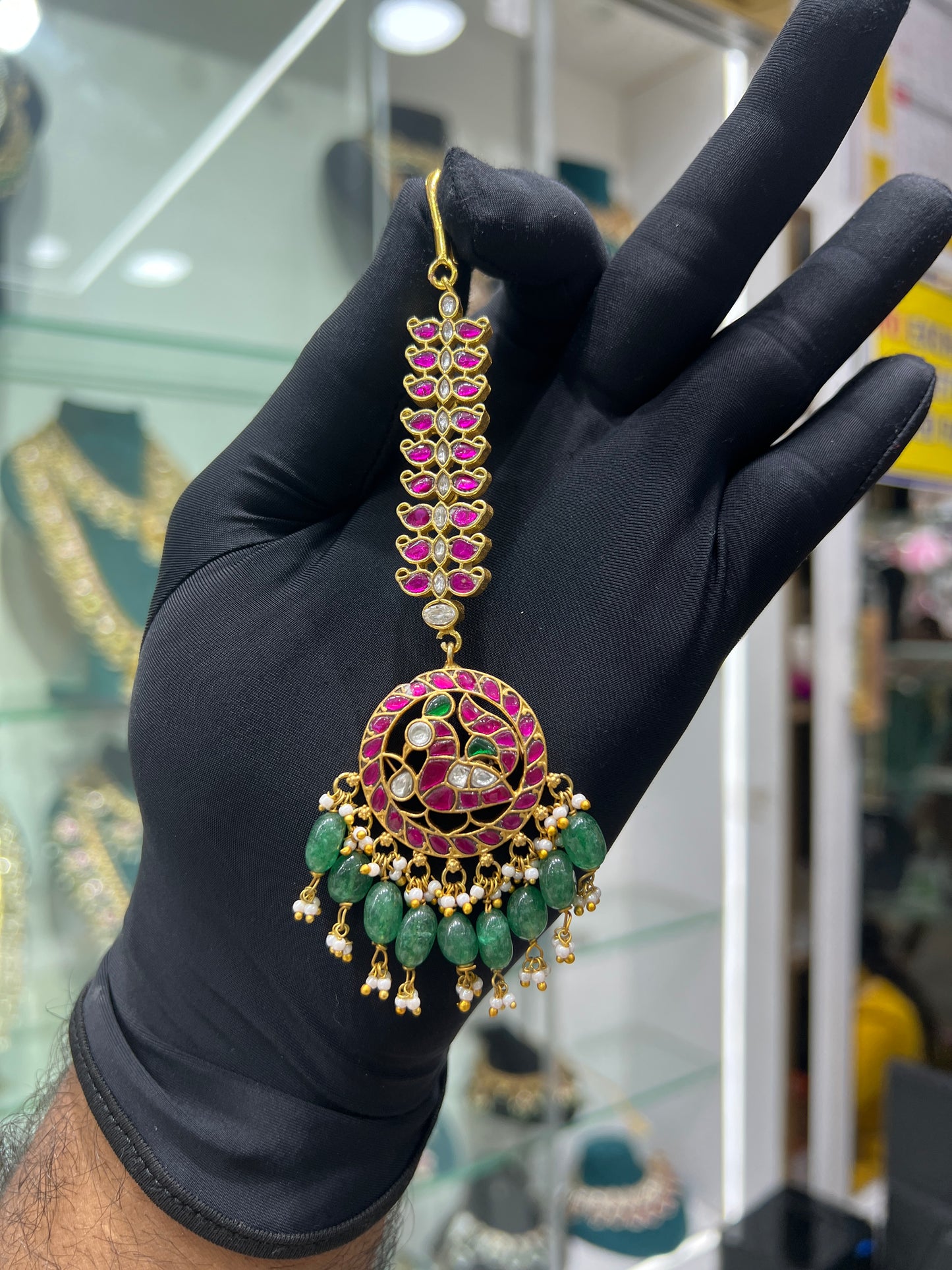 Kundan Tika
