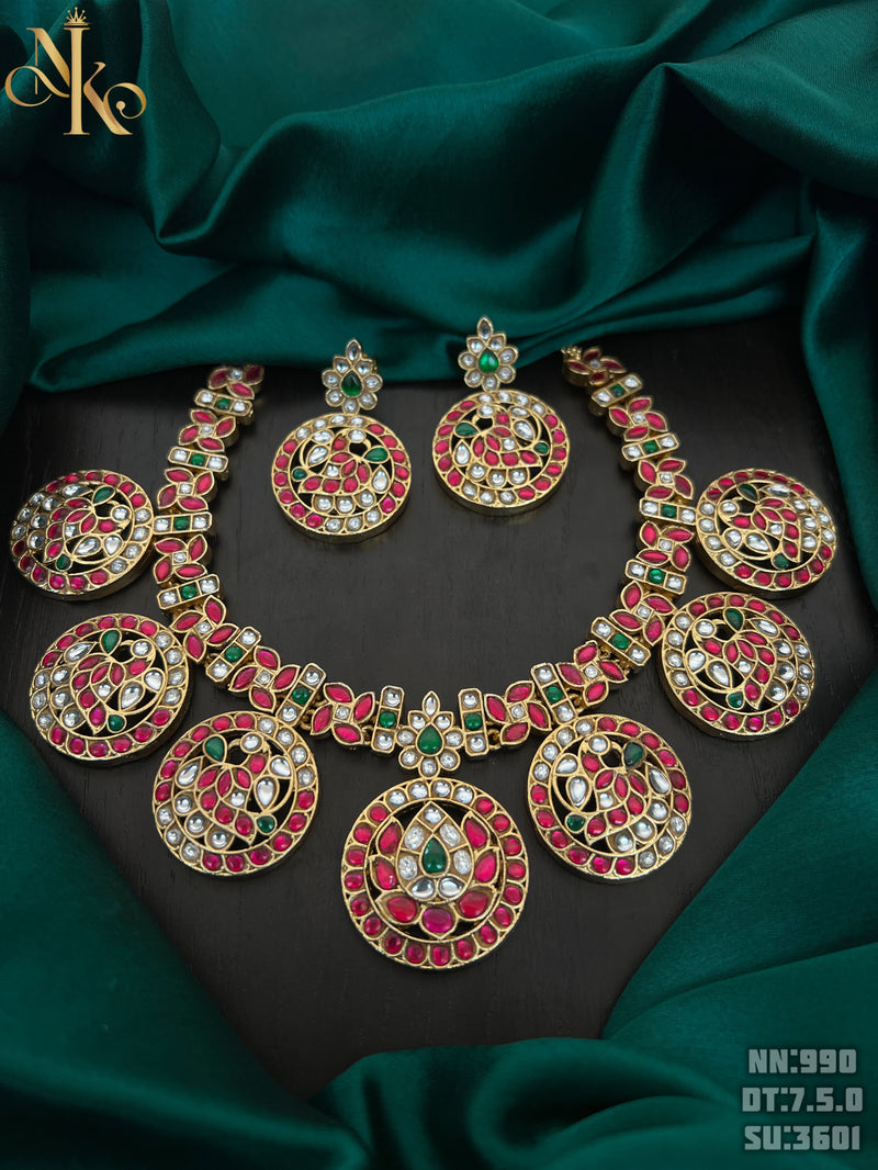 Kundan bottumala (short)