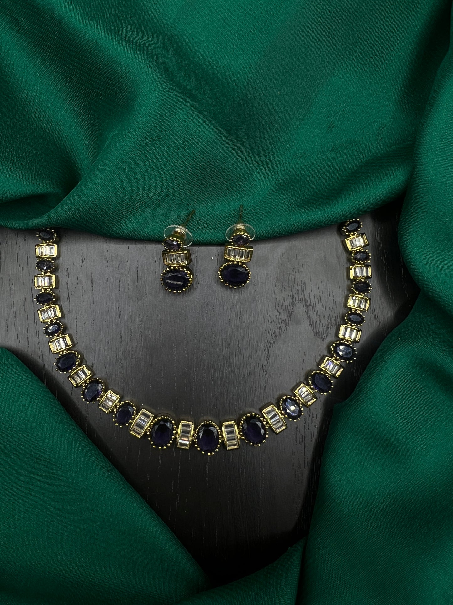 Victoria necklace