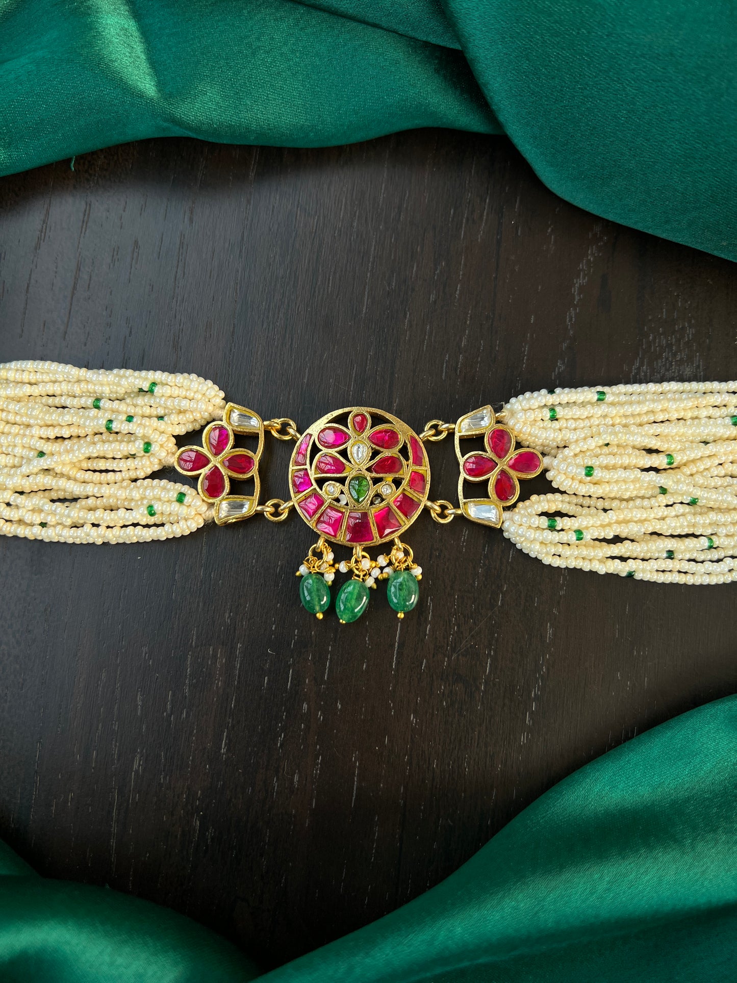 Kundan choker