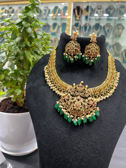 Matt necklace with pota stones