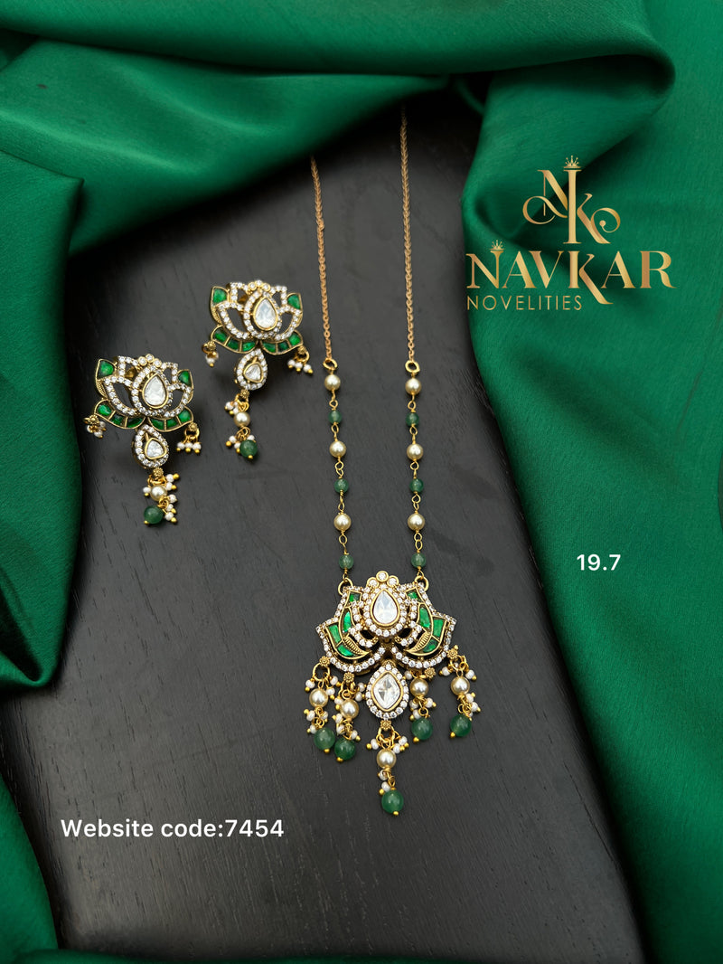 Kundan pendant set