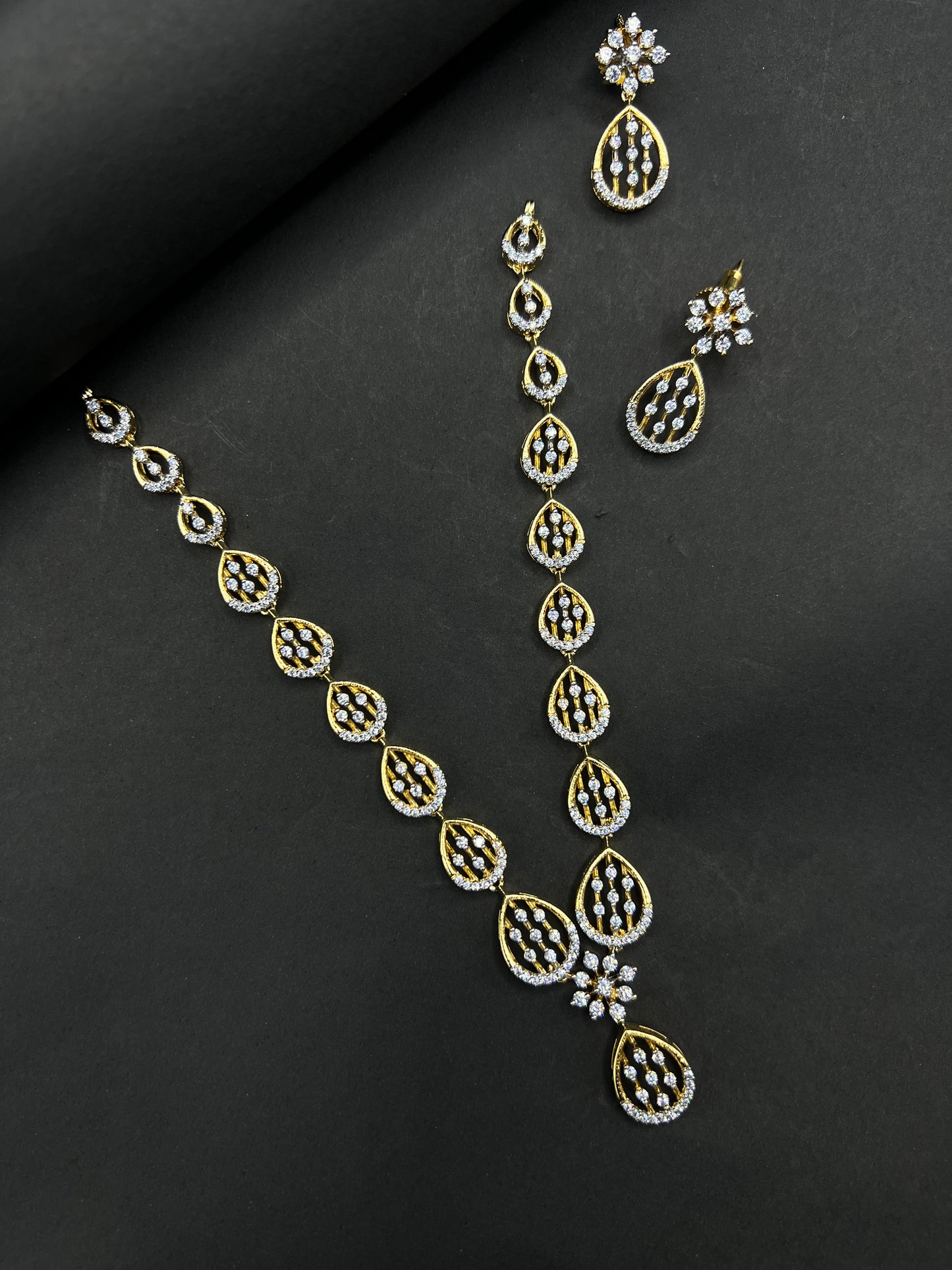 GJ NECKLACE AND EARRINGS