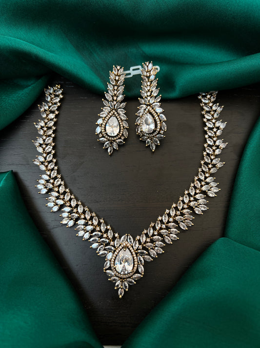 Victoria necklace