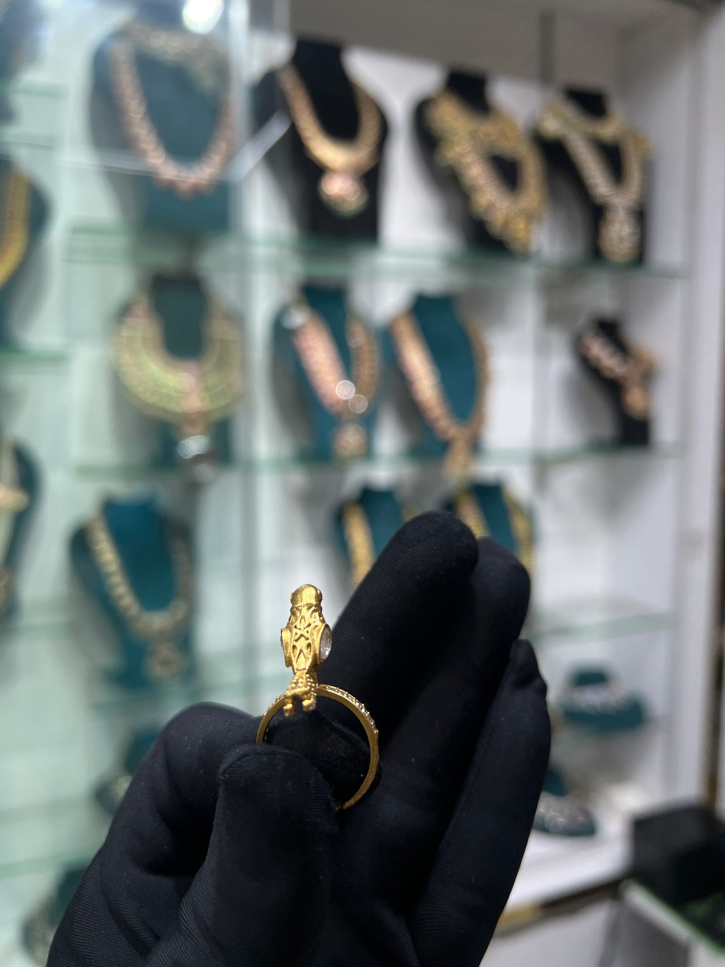 Mossonite finger adjust