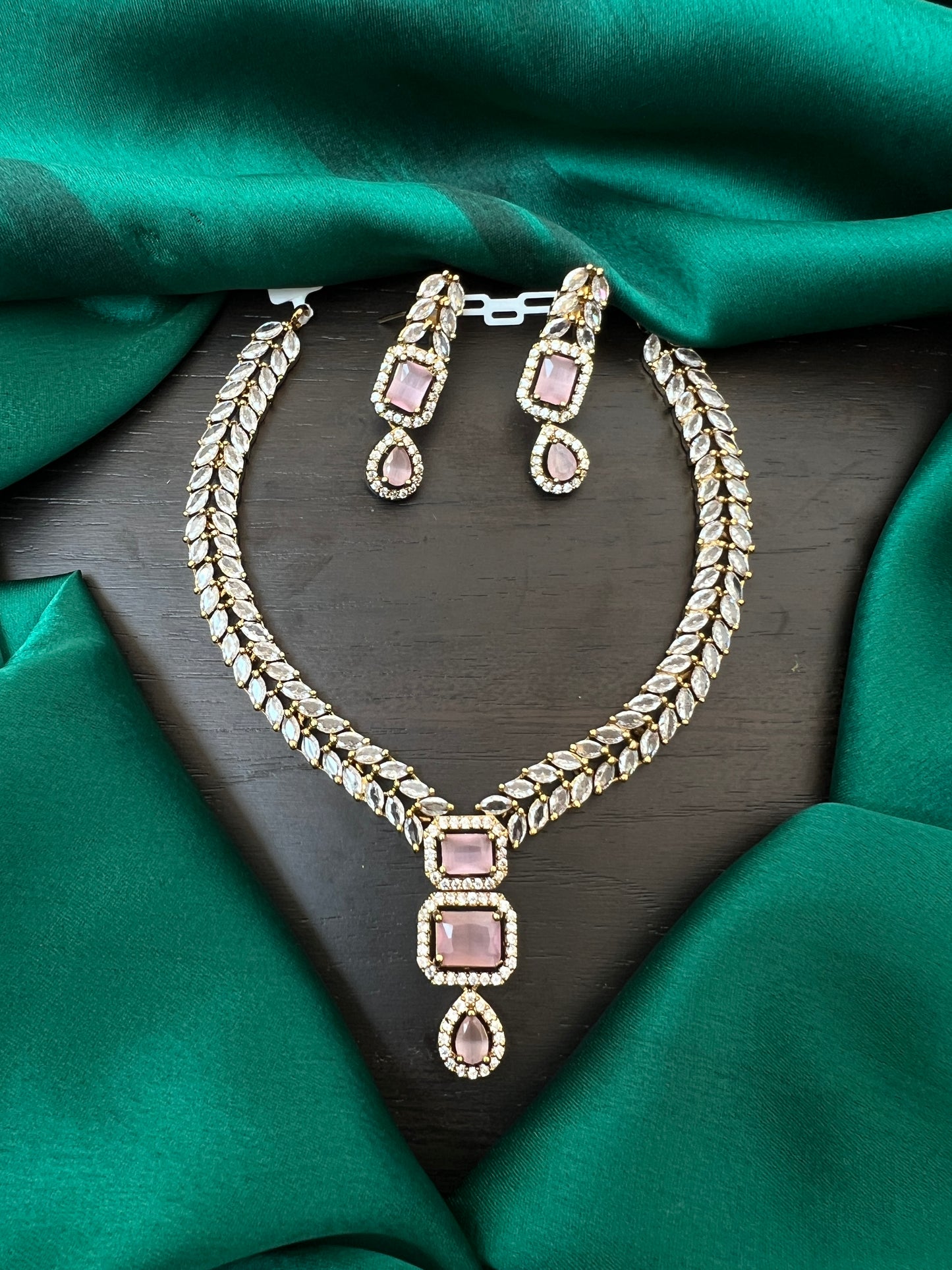 Victoria necklace