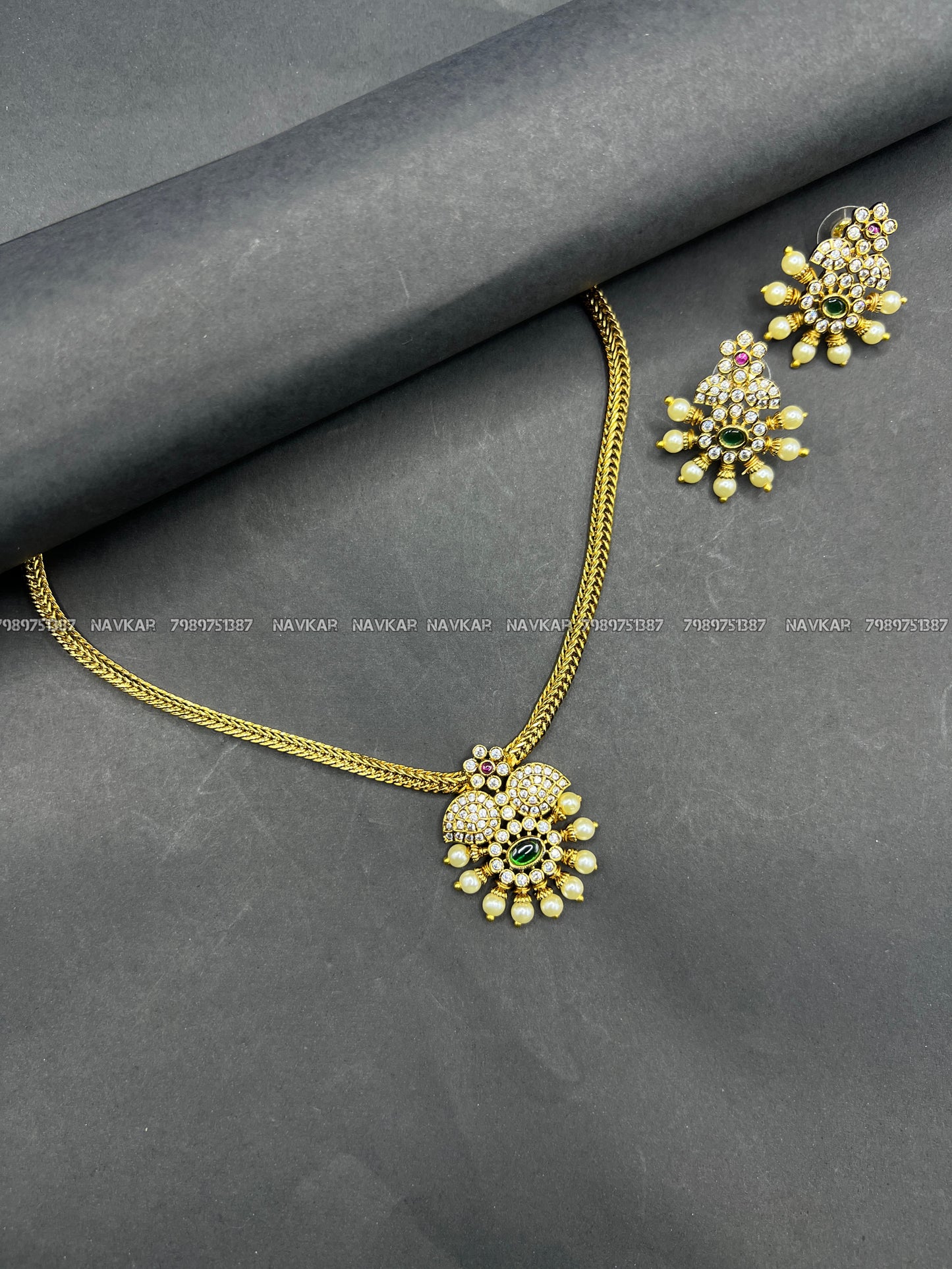 Mat necklace and earrings