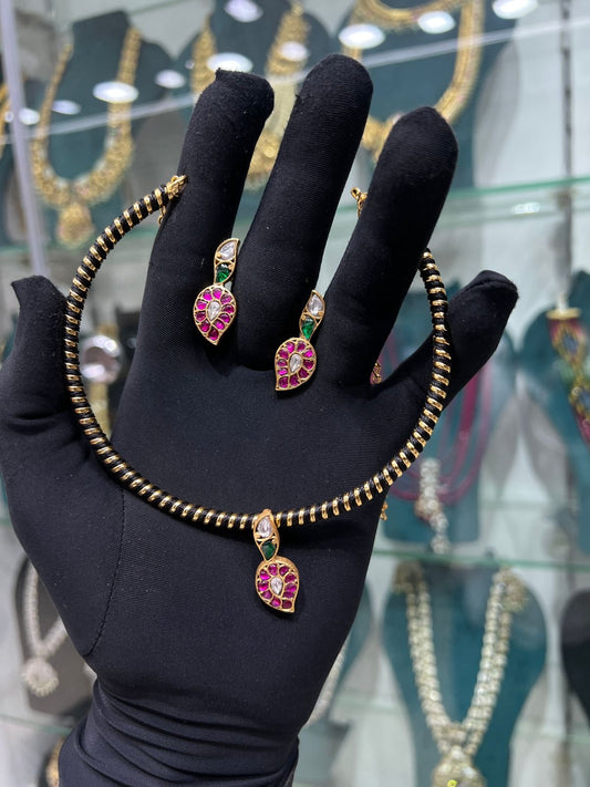 Hasli kundan pendant