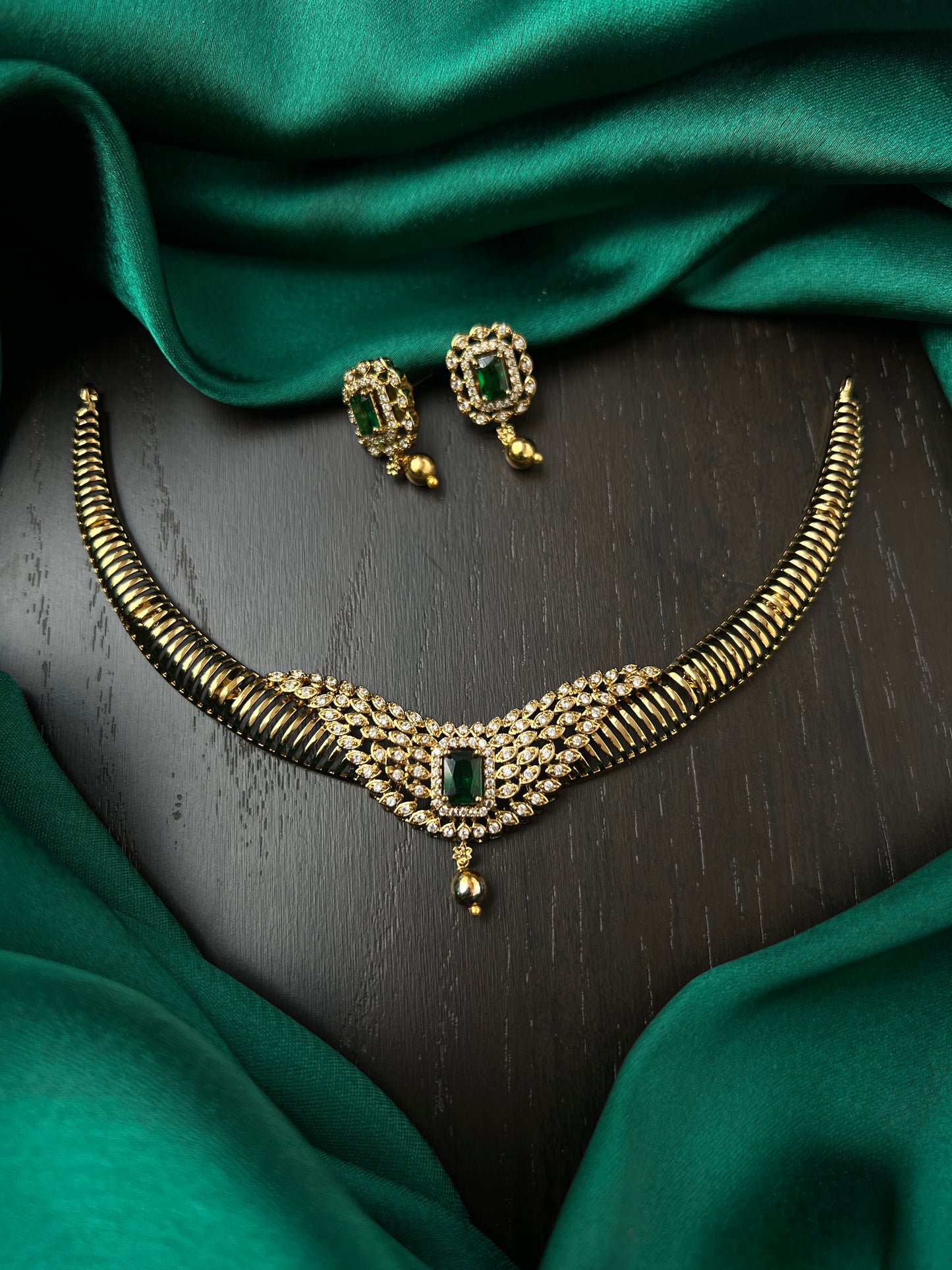 KANTI NECKLACE