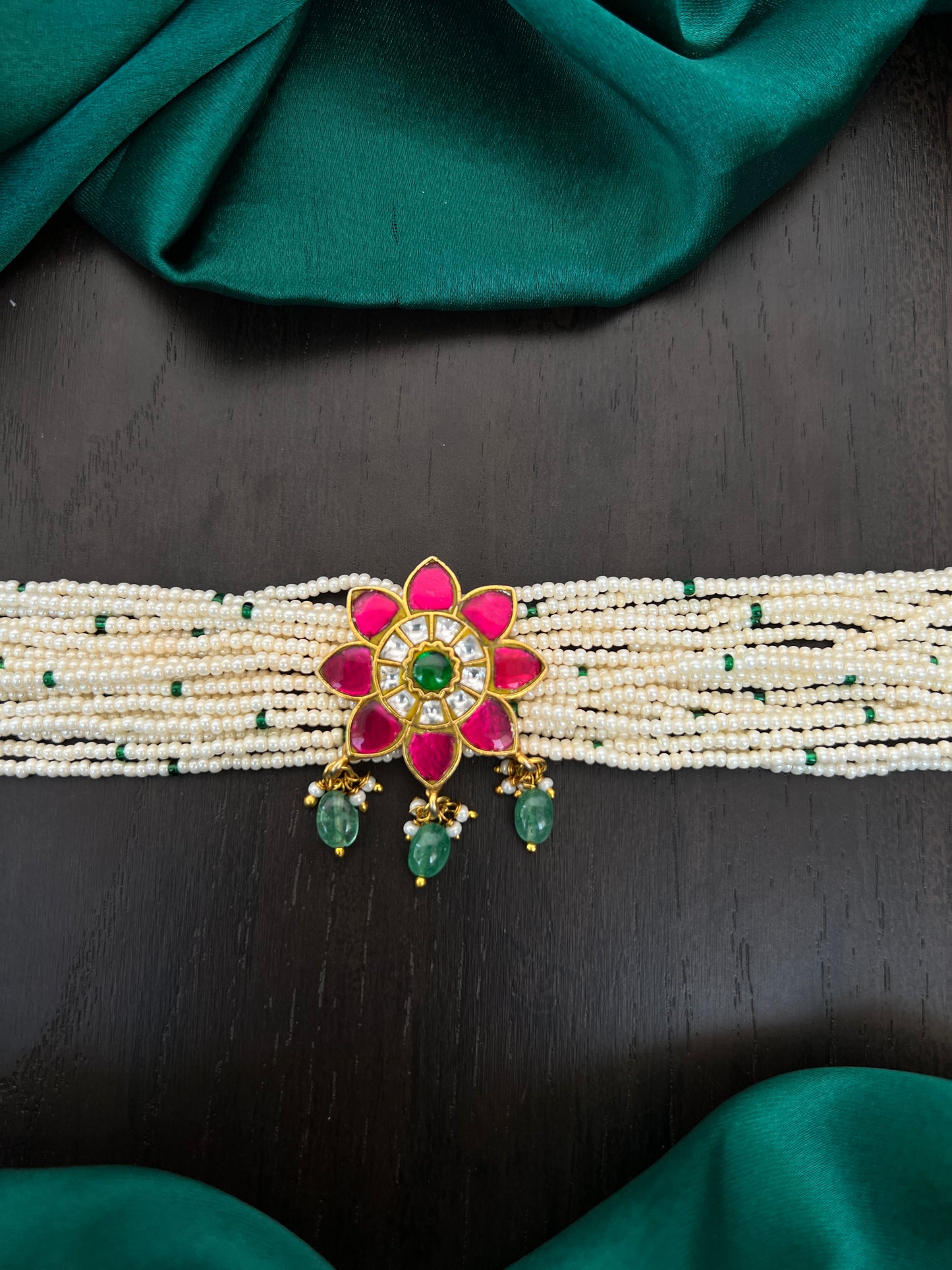 Kundan choker
