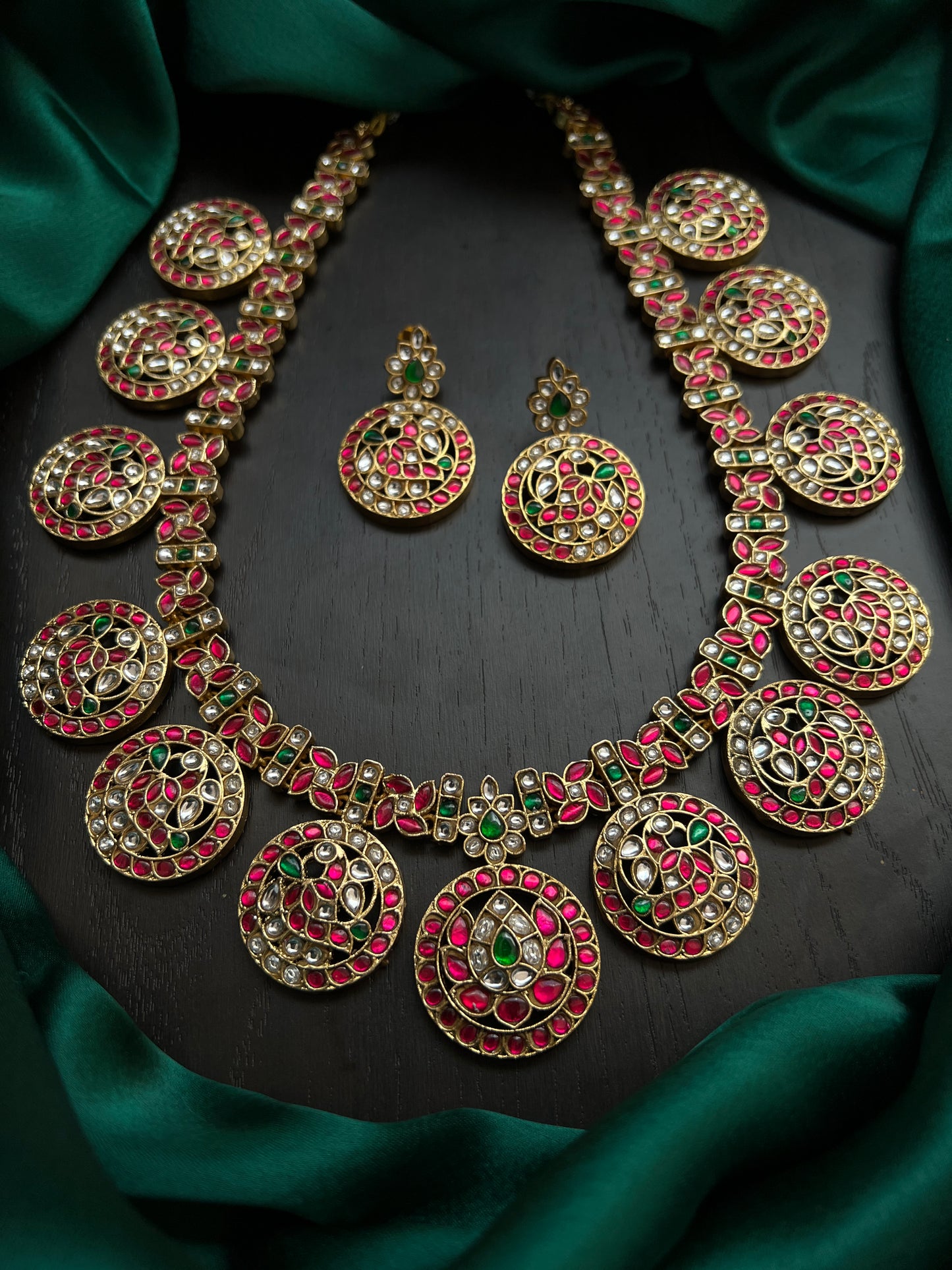 Kundan bottu Mala