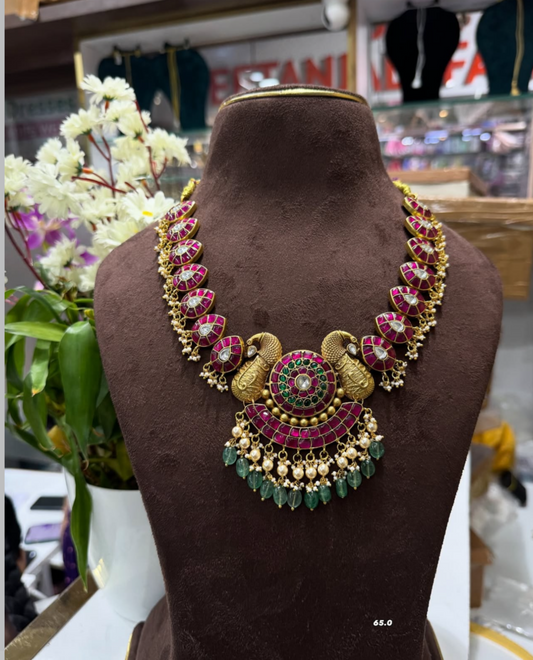 JADAUKUNDAN NECKLACE