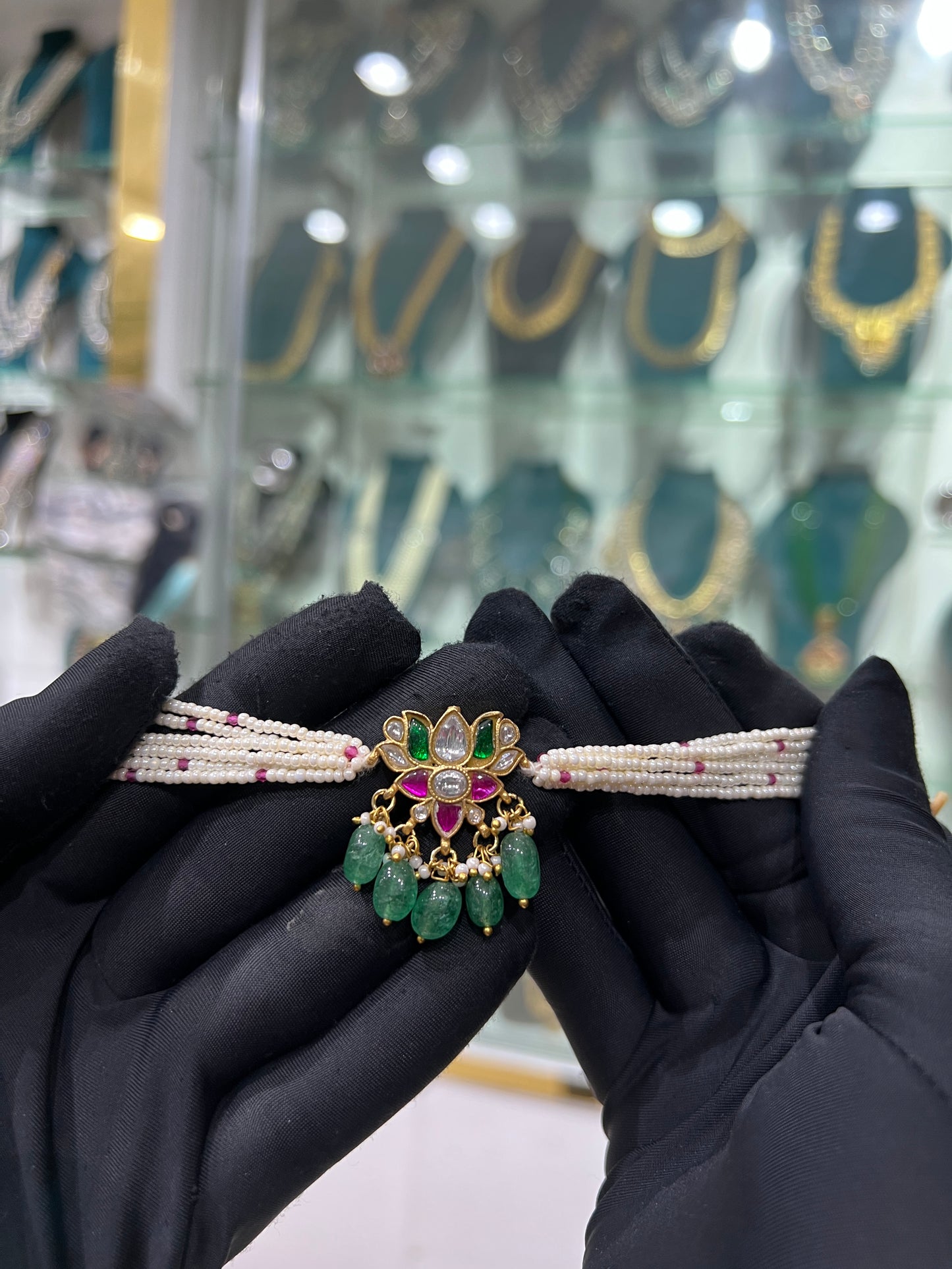 Kundan choker
