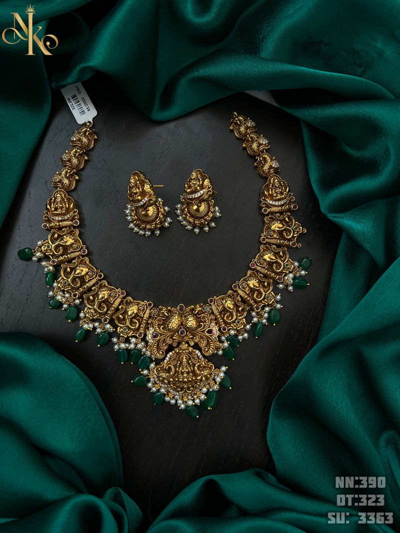 Nagshi short haram and earrings