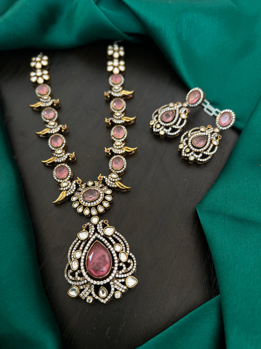 Parrot necklace with mossonite stones