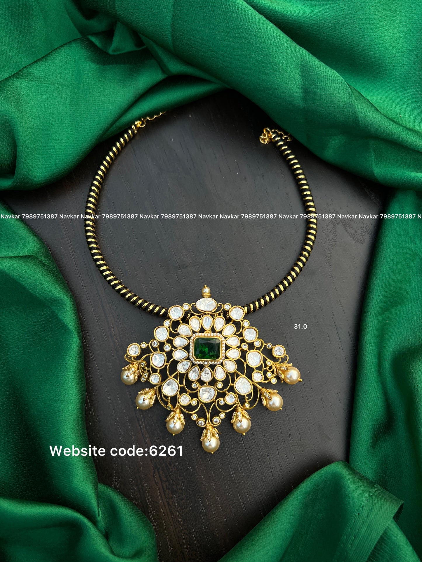 Hasli mossonite locket