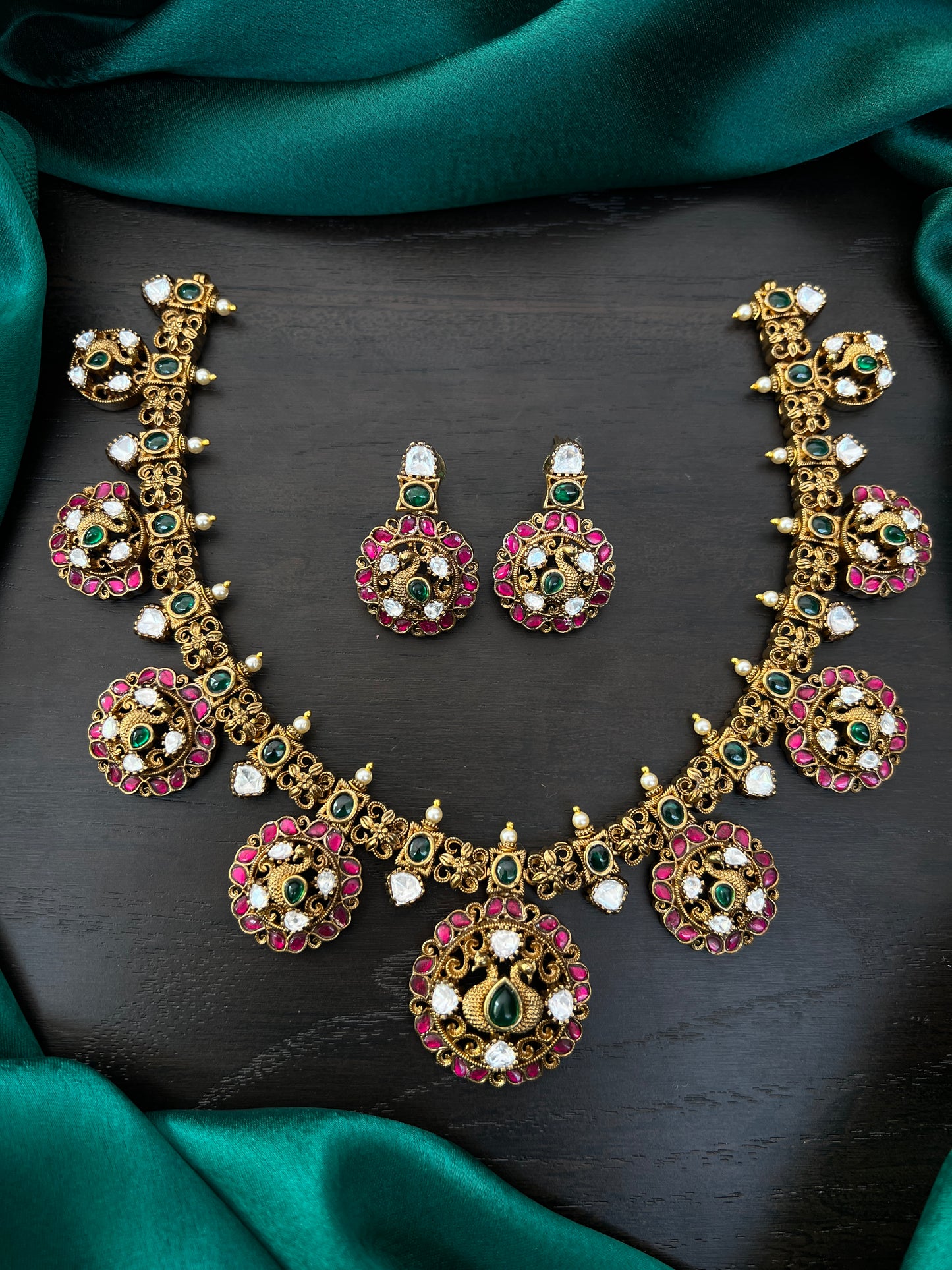 Kundan bottu Mala