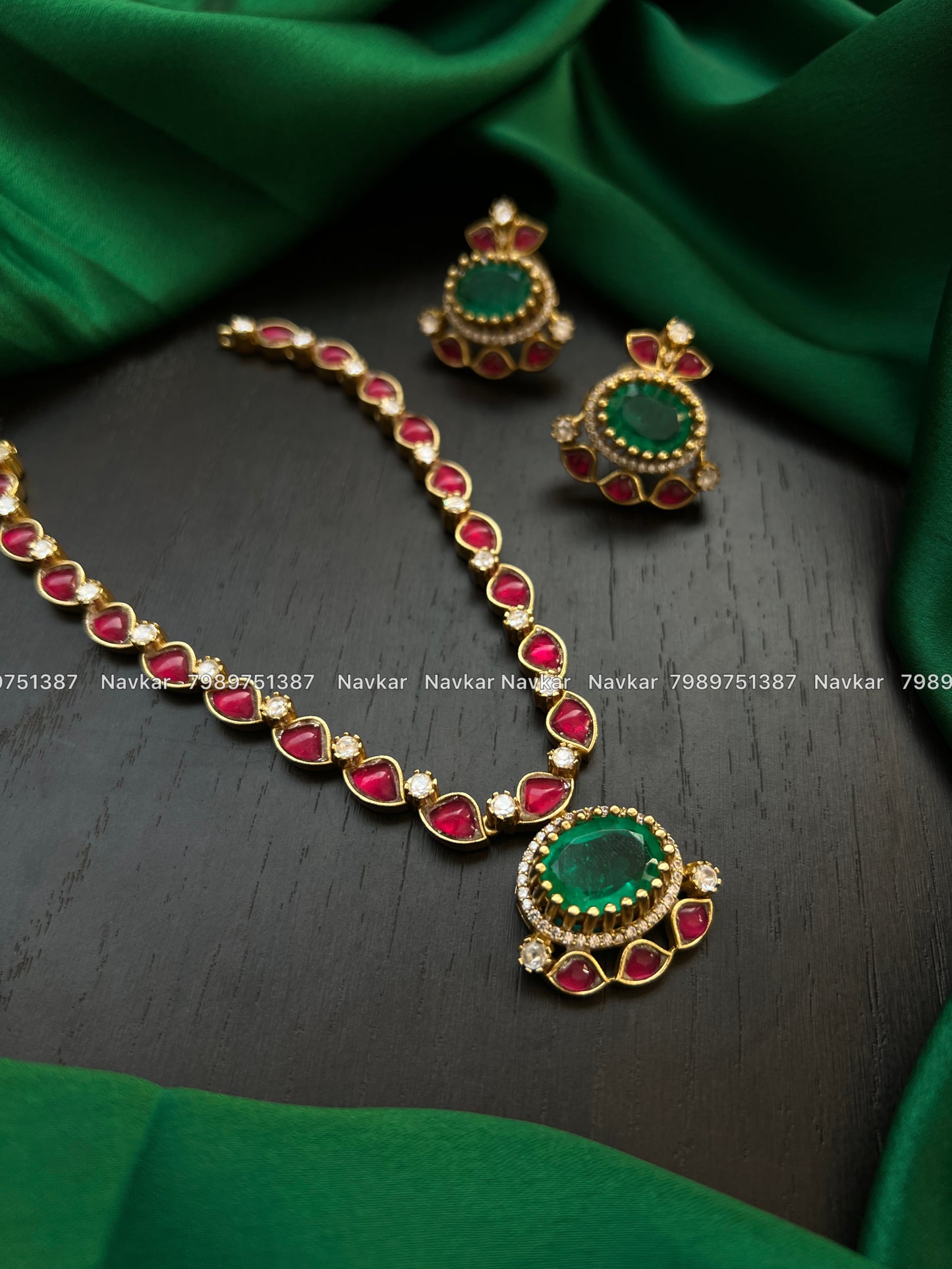 Mossonite kundan necklace