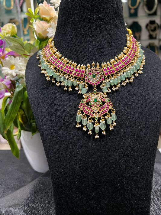 JADAUKUNDAN NECKLACE