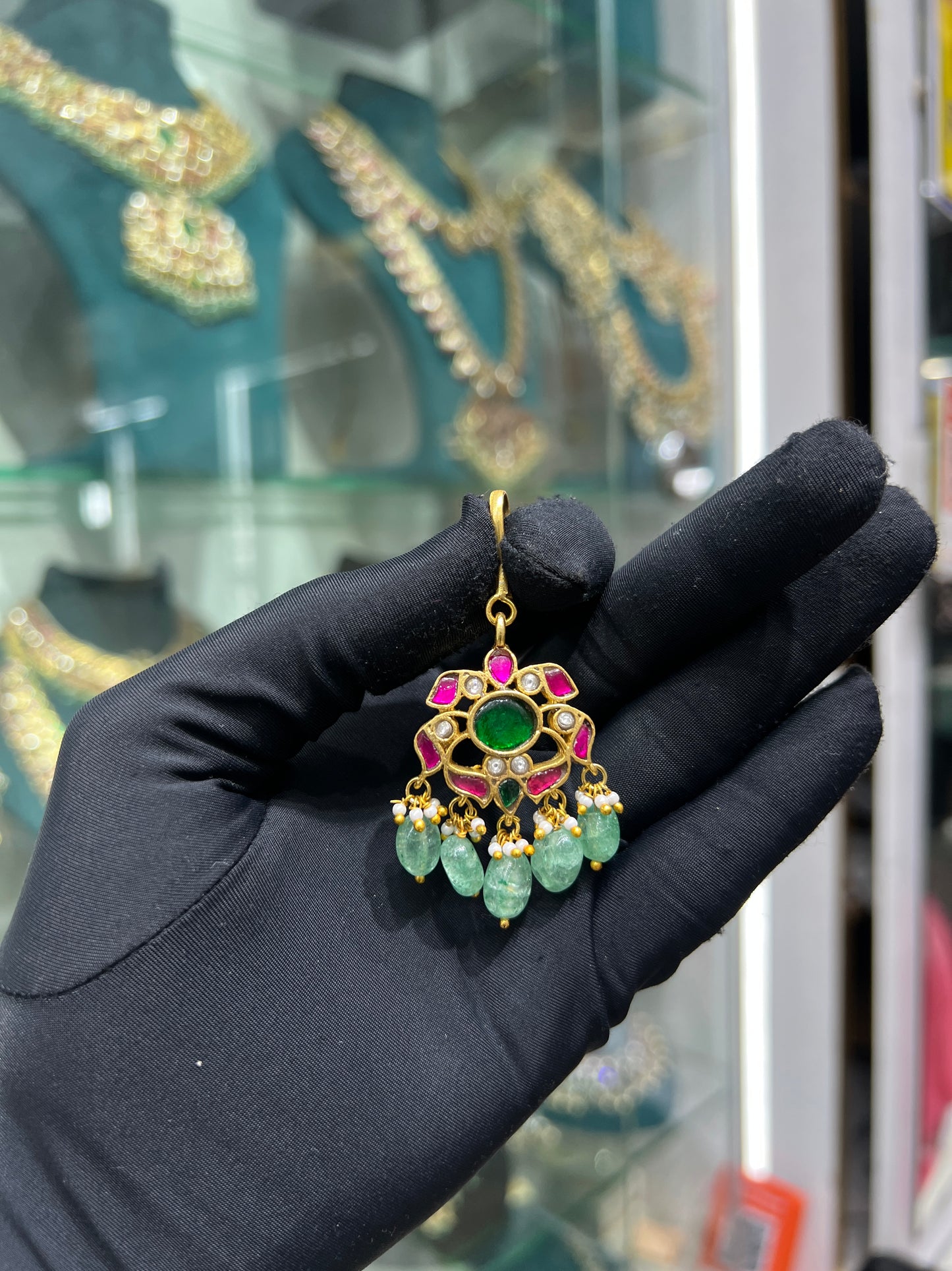 Kundan tika