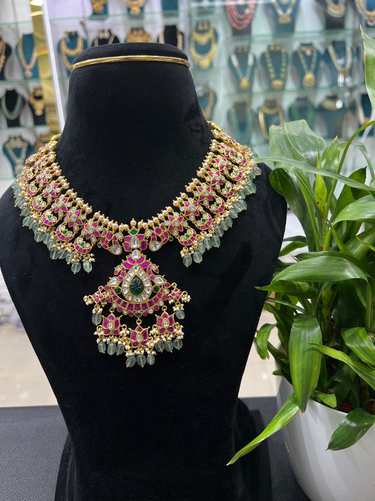 Jadaukundan necklaces