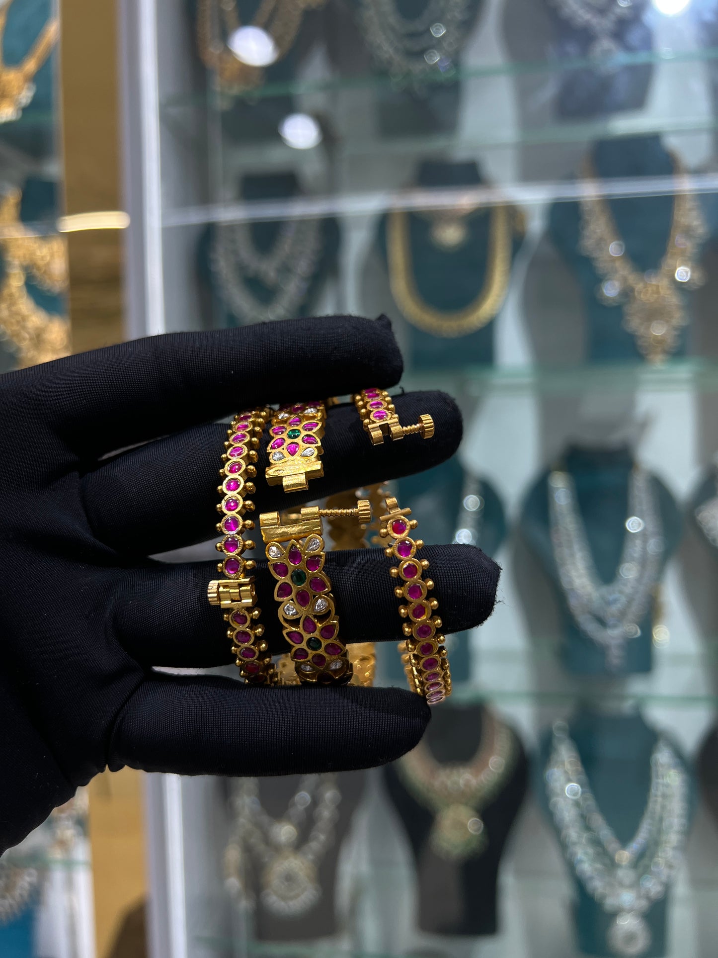 Kundan Bangels