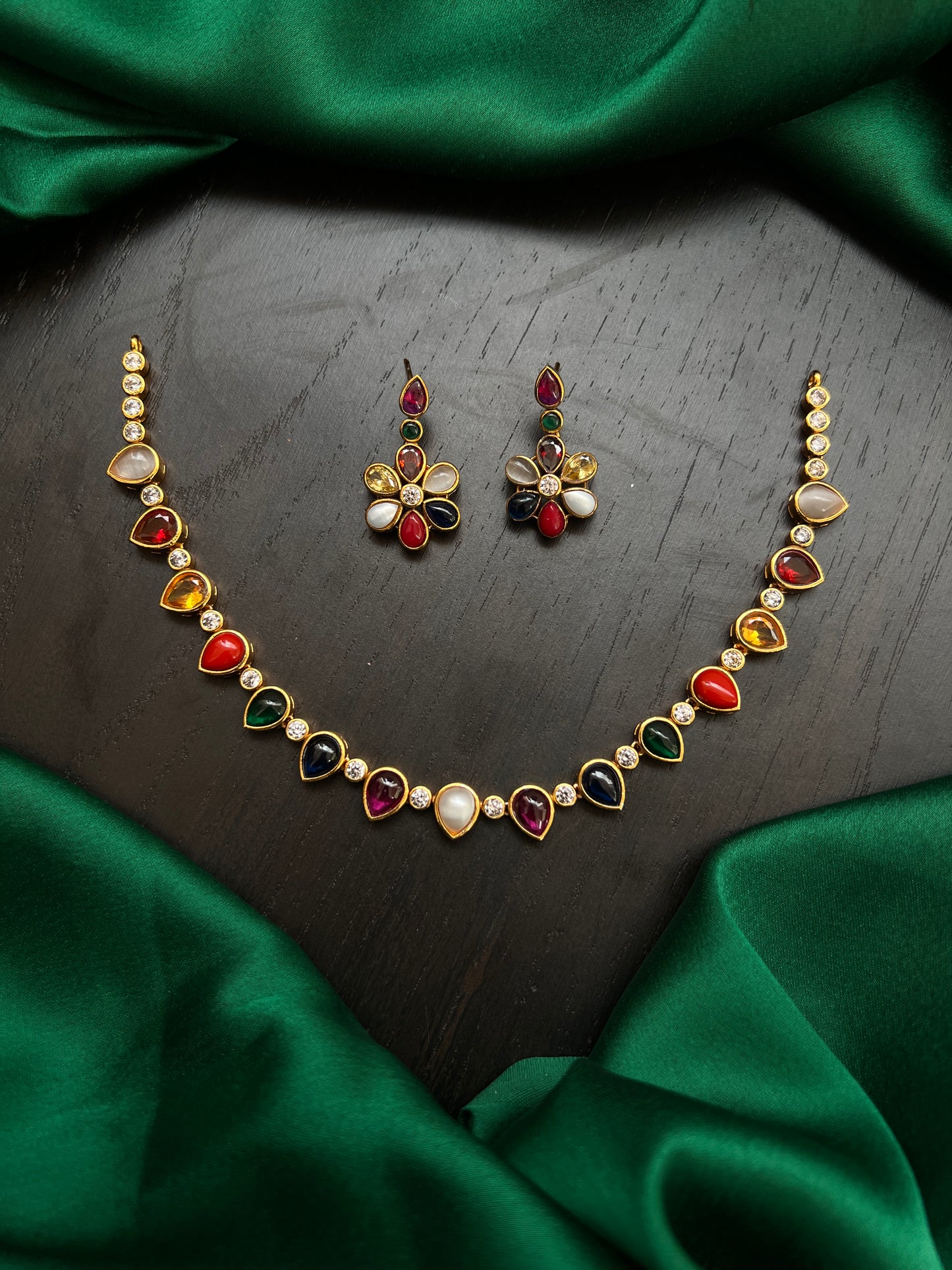 Navarathnas Necklace