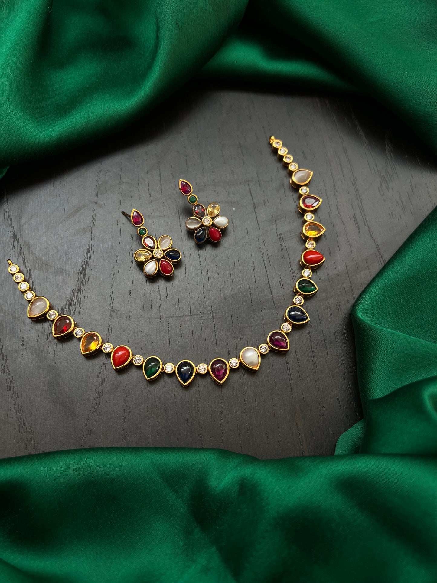 Navarathnas Necklace