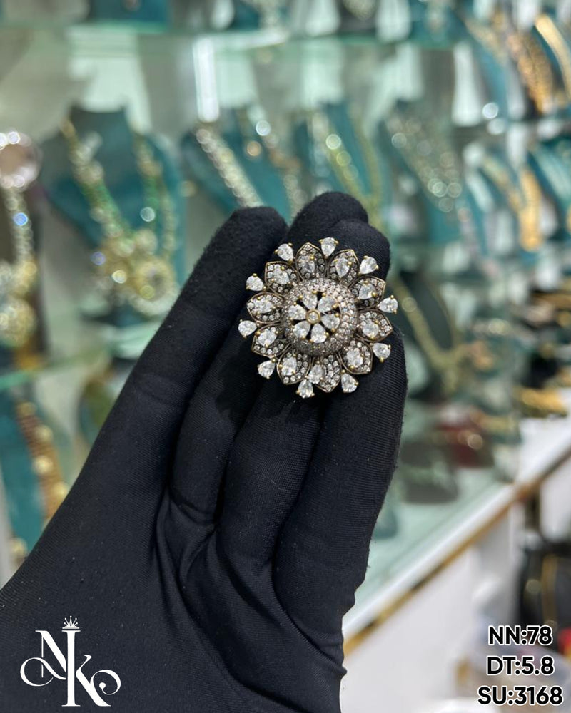 VICTORIYA FINGER RING