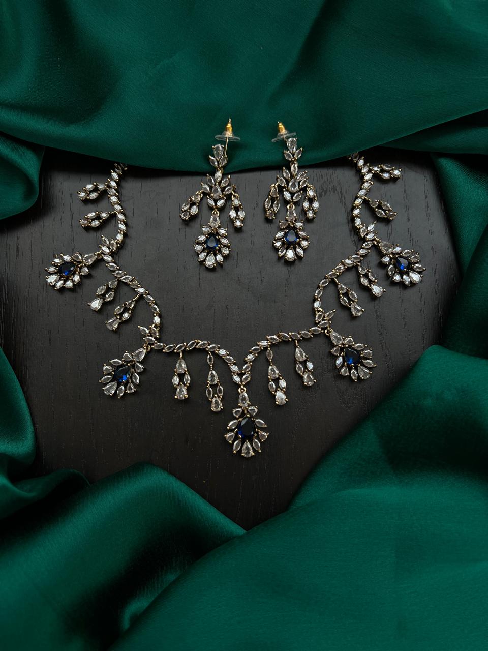 Mehandi polish fancy necklace