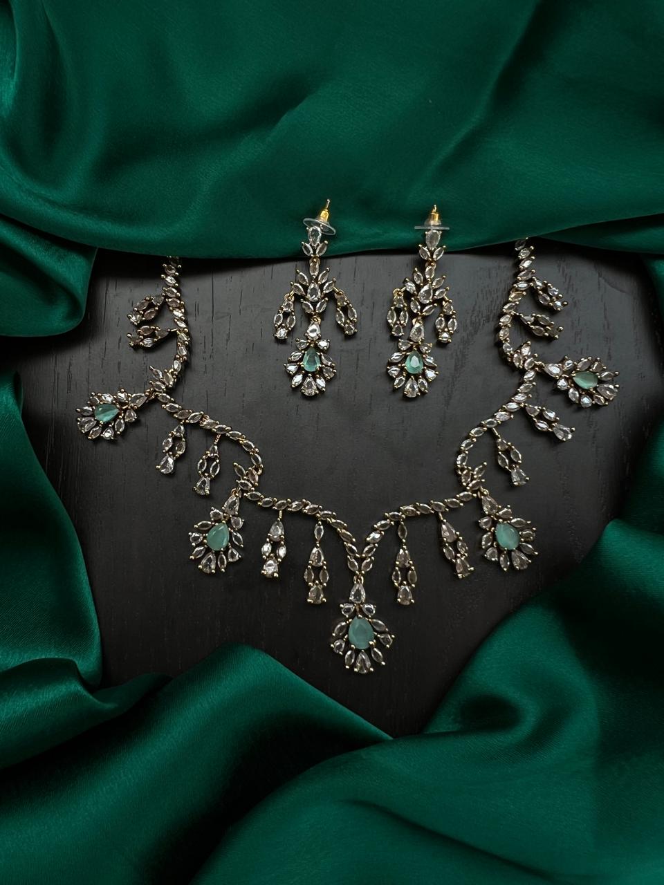 Mehandi polish fancy necklace