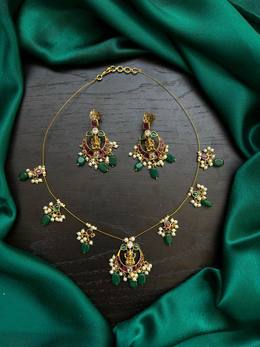 Invisible mat necklace